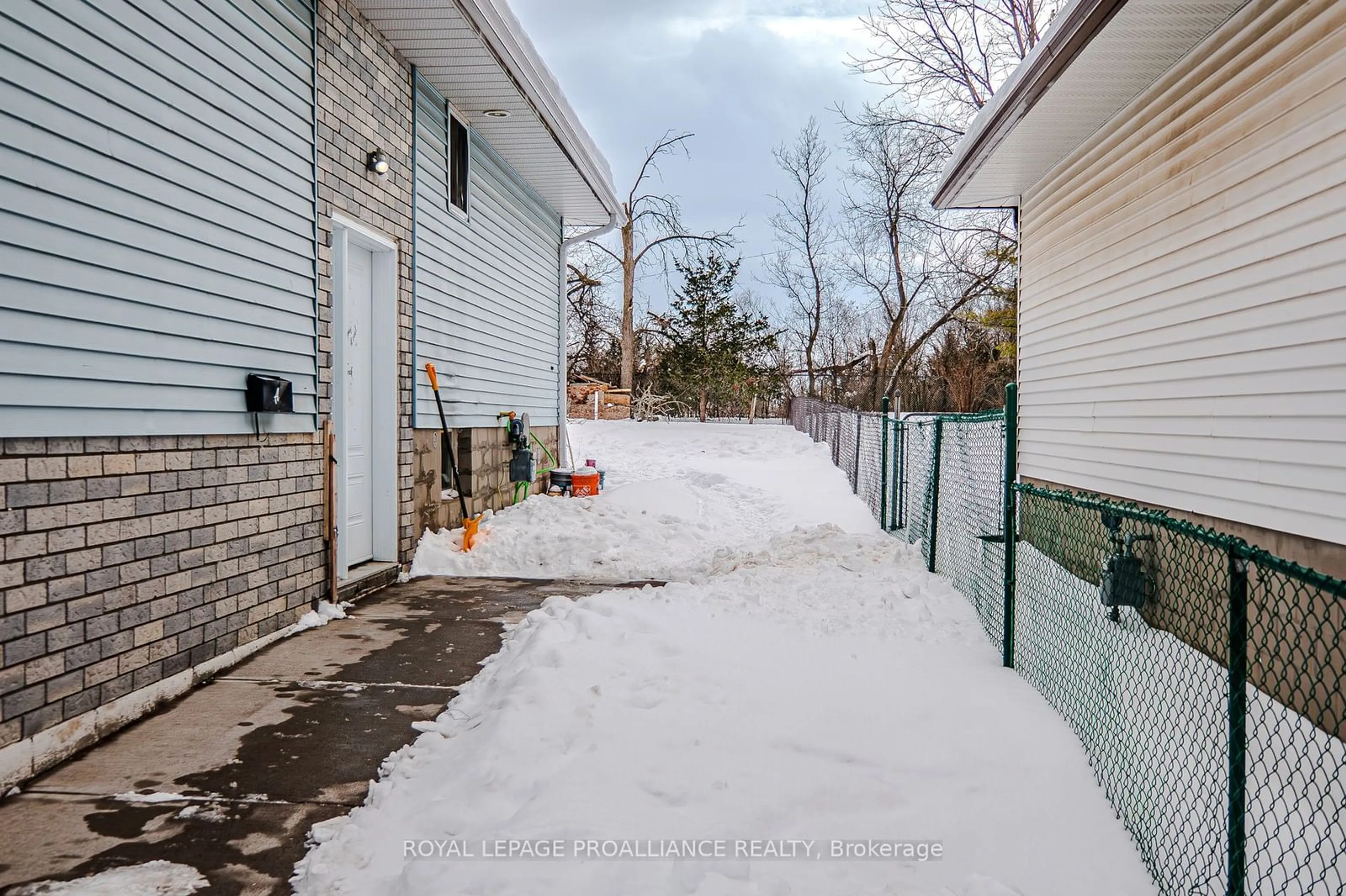 Patio, street for 21 Pepper Ave, Belleville Ontario K8P 4R2