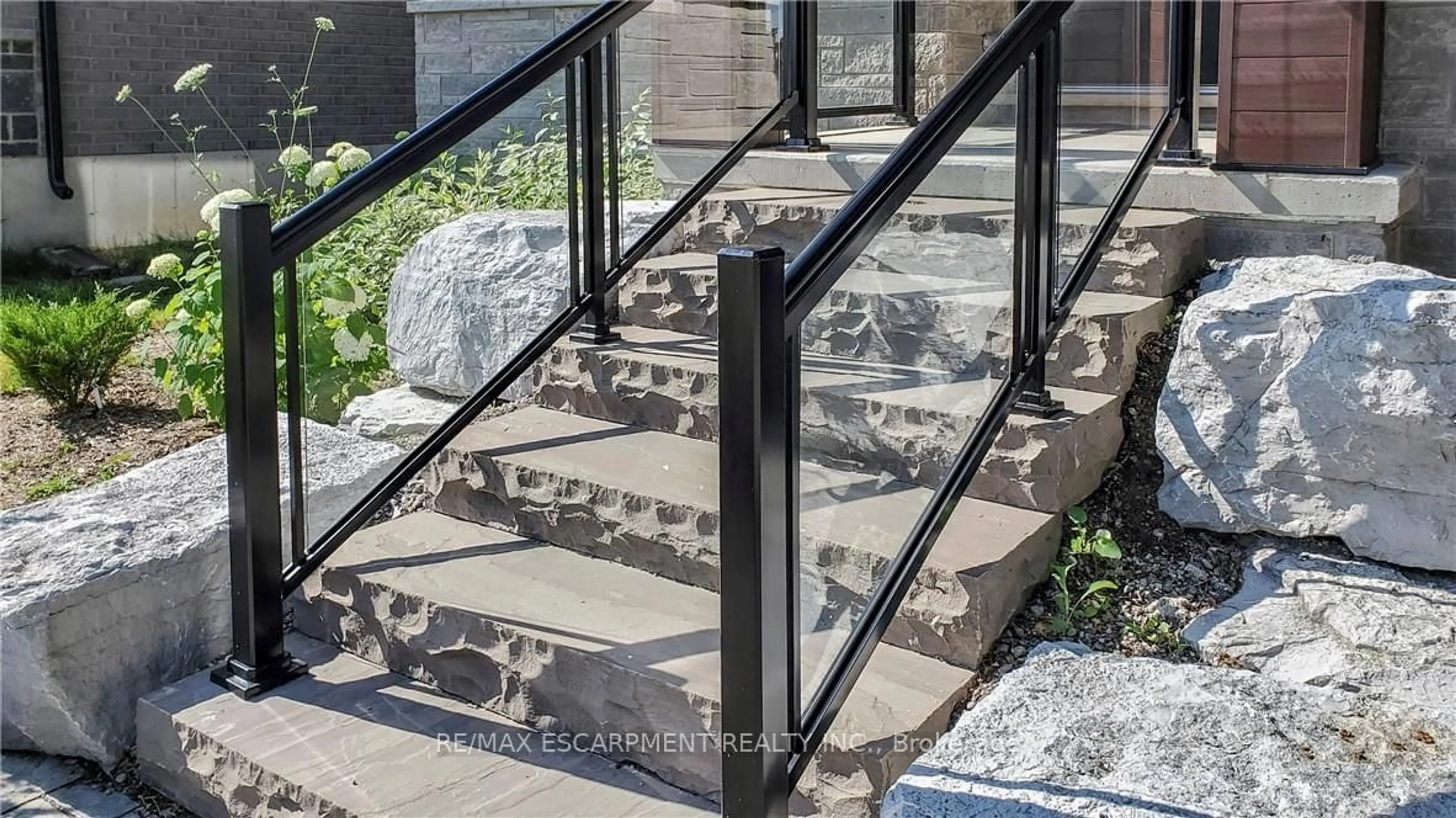 Stairs for 382A Southcote Rd, Hamilton Ontario L9G 2W3