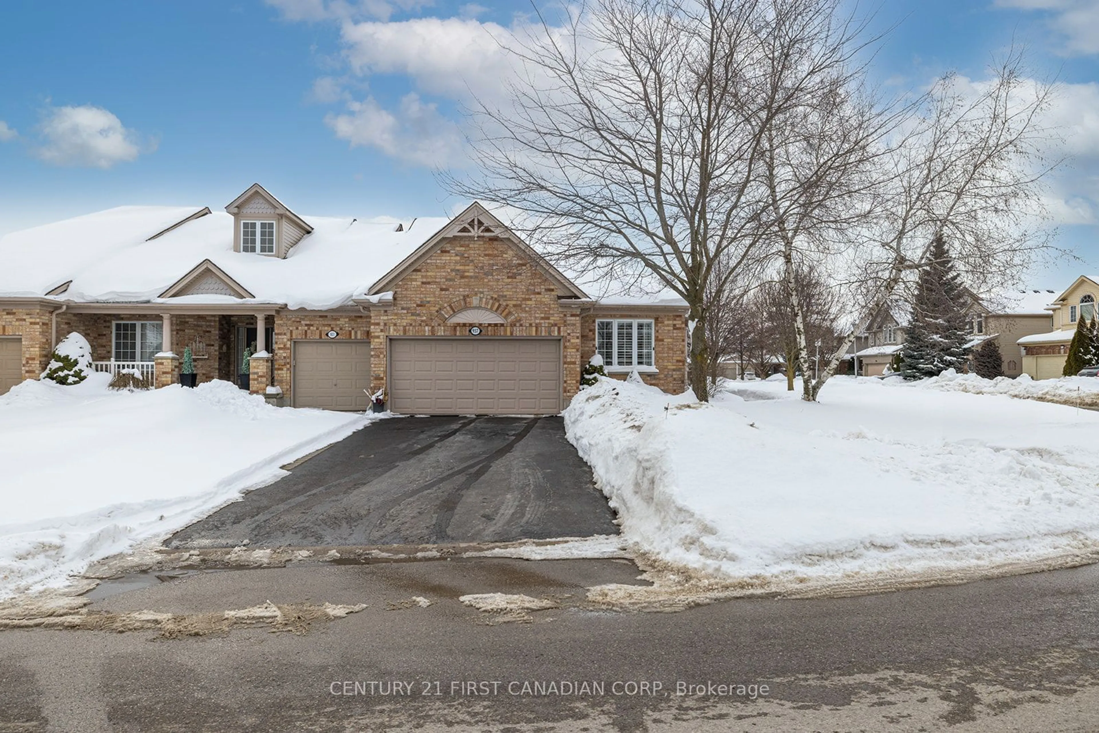 A pic from outside/outdoor area/front of a property/back of a property/a pic from drone, street for 937 Silversmith St, London Ontario N6H 5T5