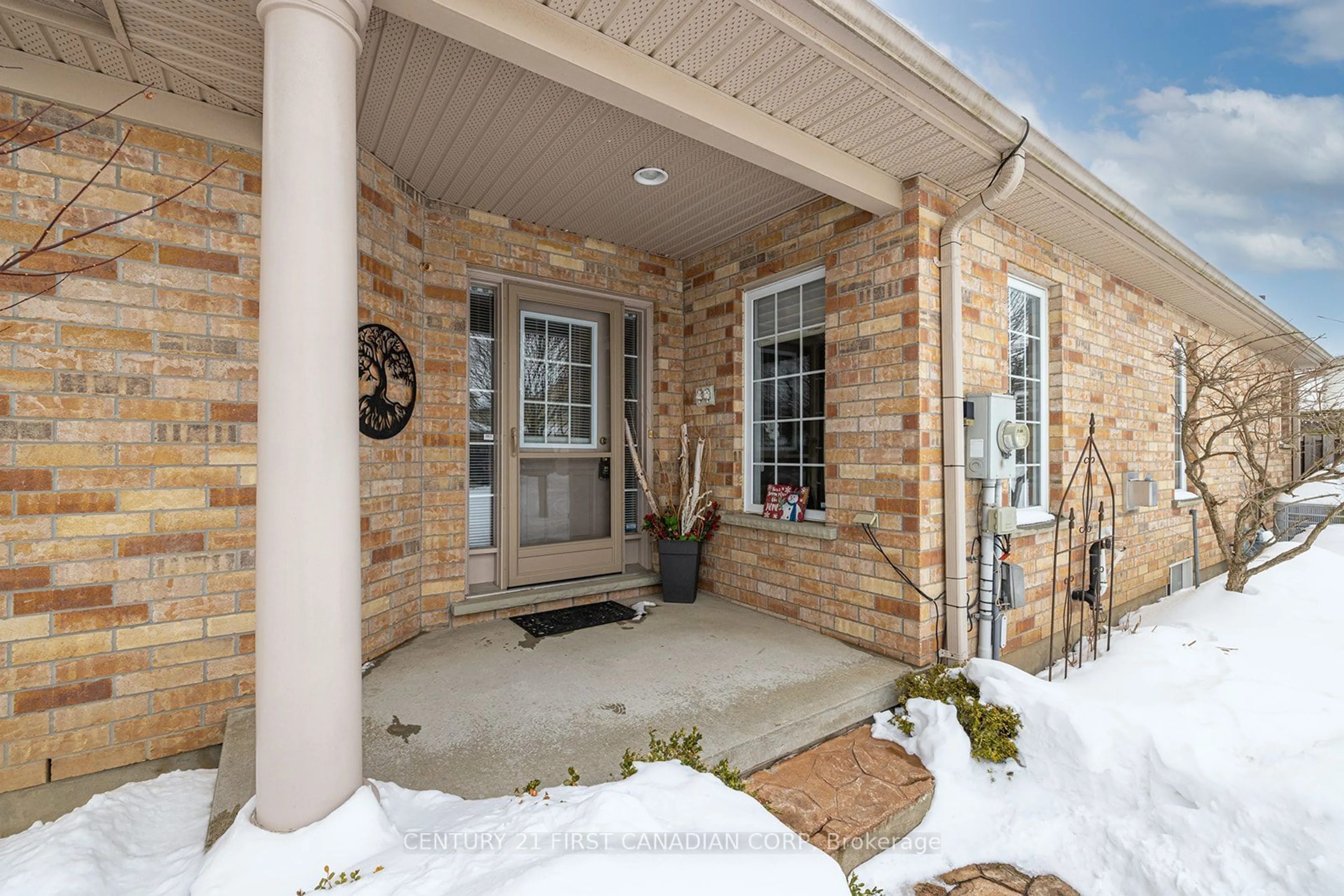 Indoor entryway for 937 Silversmith St, London Ontario N6H 5T5