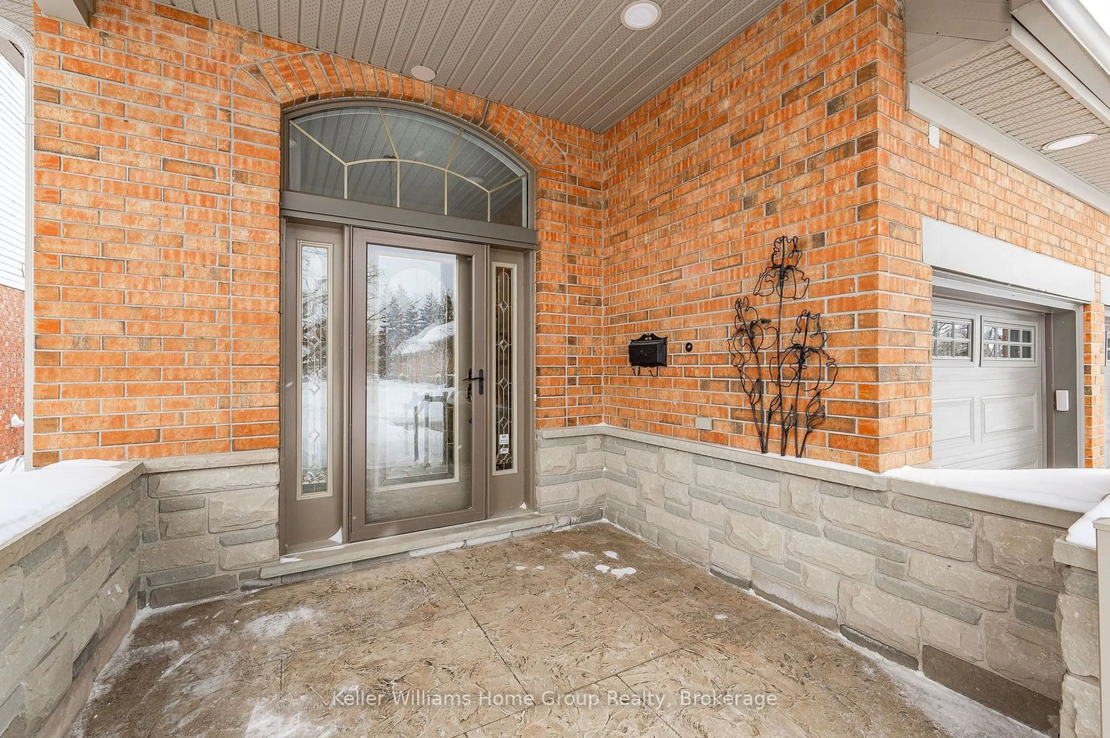 Indoor entryway for 81 Basswood Dr, Guelph Ontario N1G 4X7