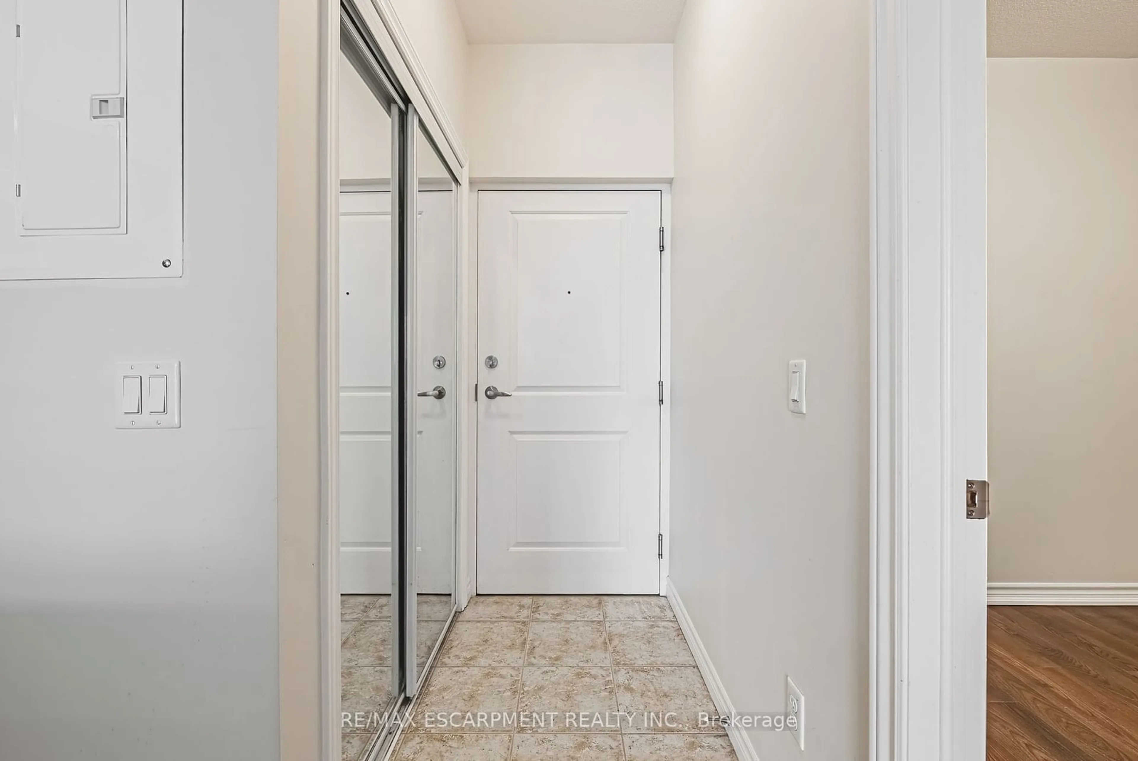 Indoor entryway for 95 Wilson St #308, Hamilton Ontario L8L 5C4