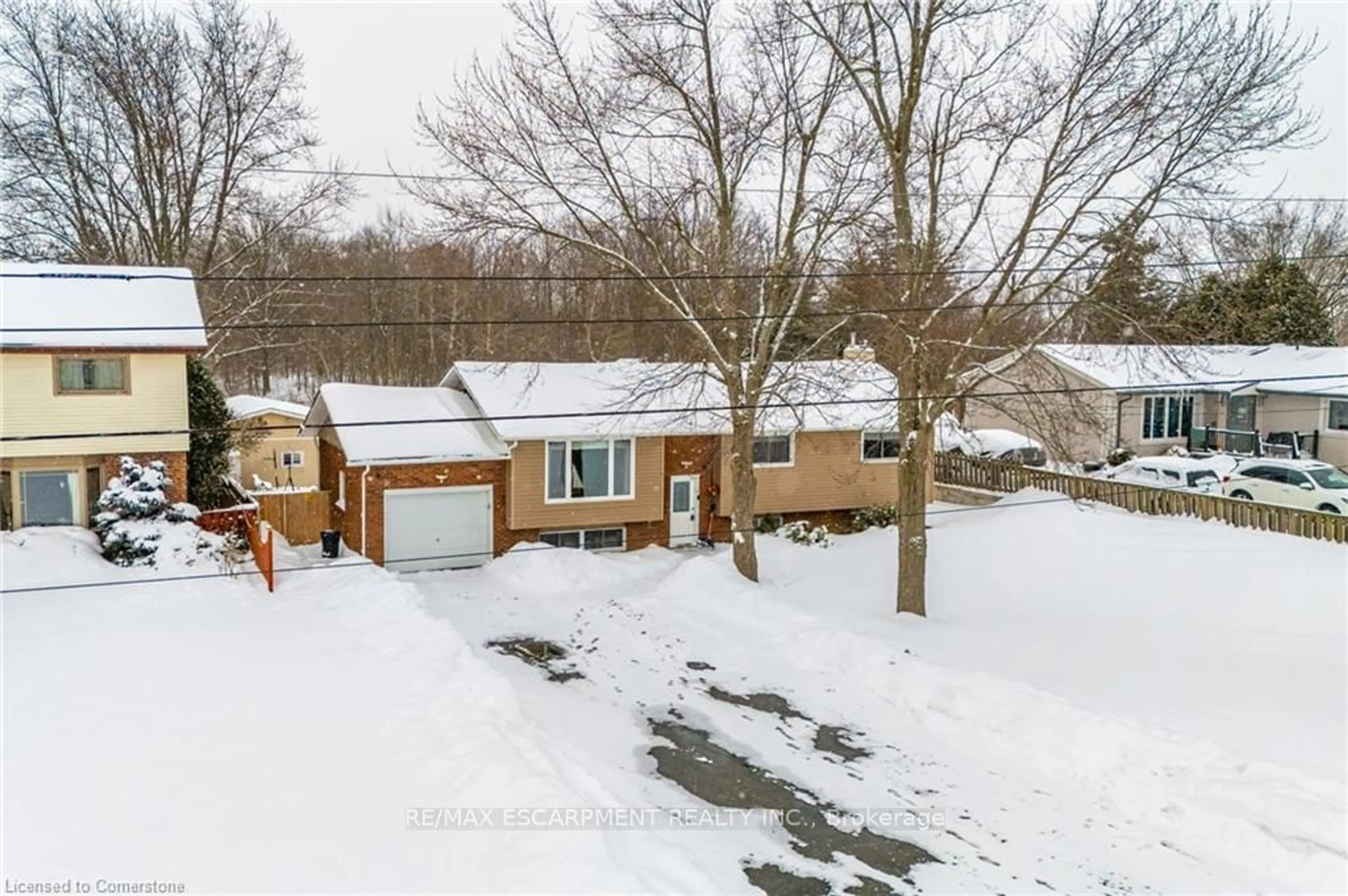 A pic from outside/outdoor area/front of a property/back of a property/a pic from drone, street for 3395 TISDALE Rd, Hamilton Ontario L0R 1W0