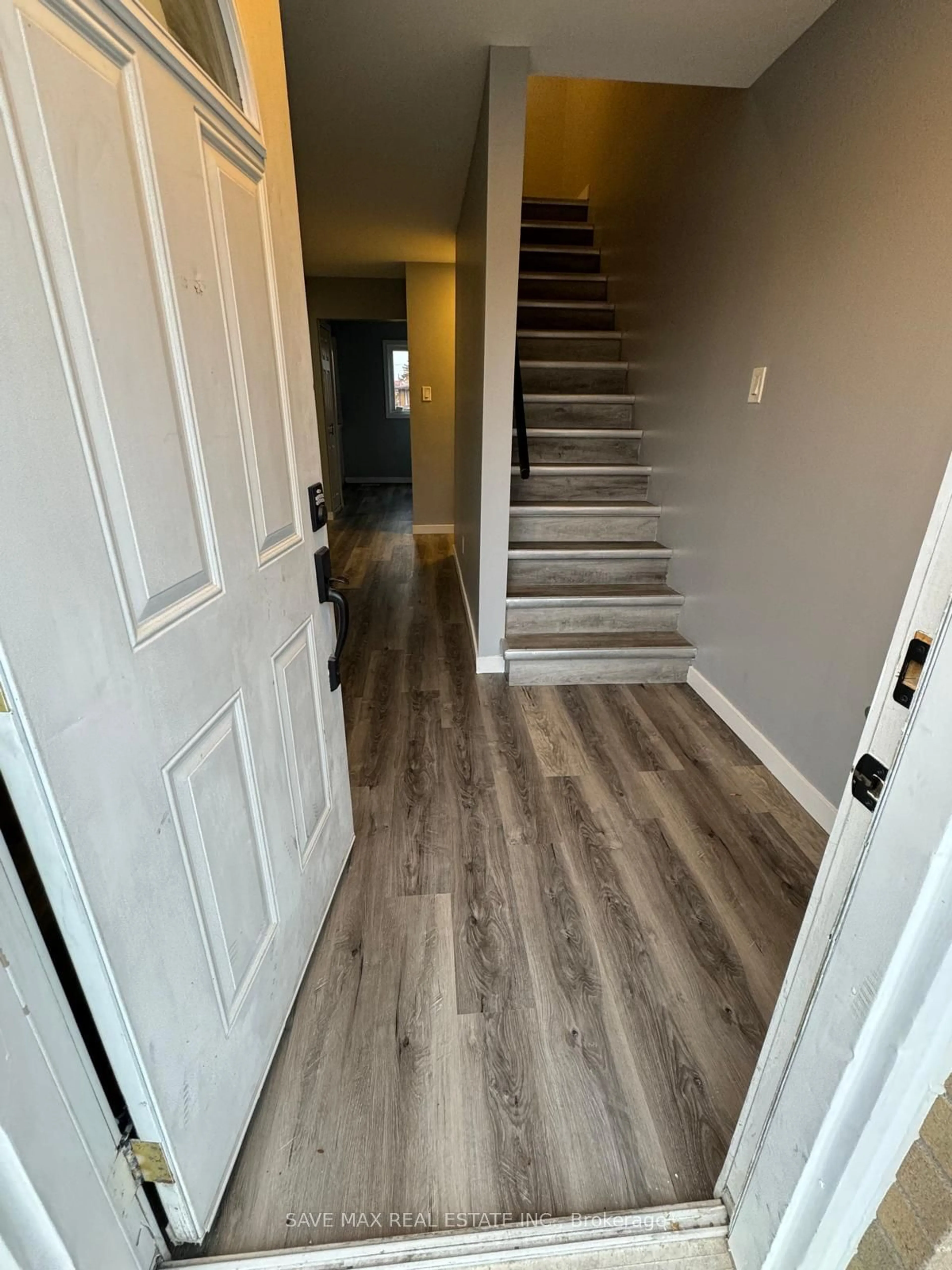 Indoor entryway for 577 Third St #24, London Ontario N5V 4B9