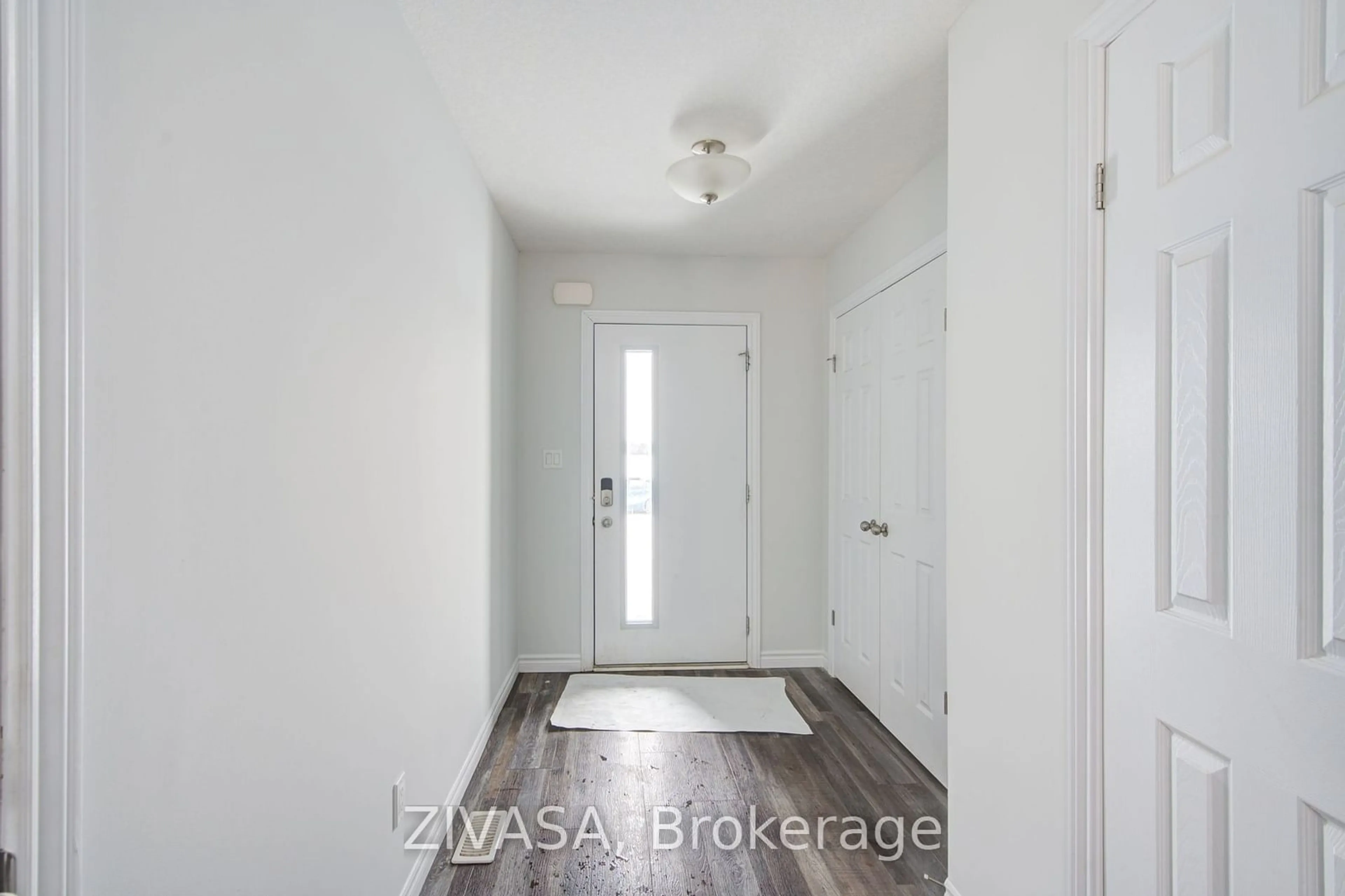 Indoor entryway for 3025 Turner Cres, London Ontario N6M 0J3