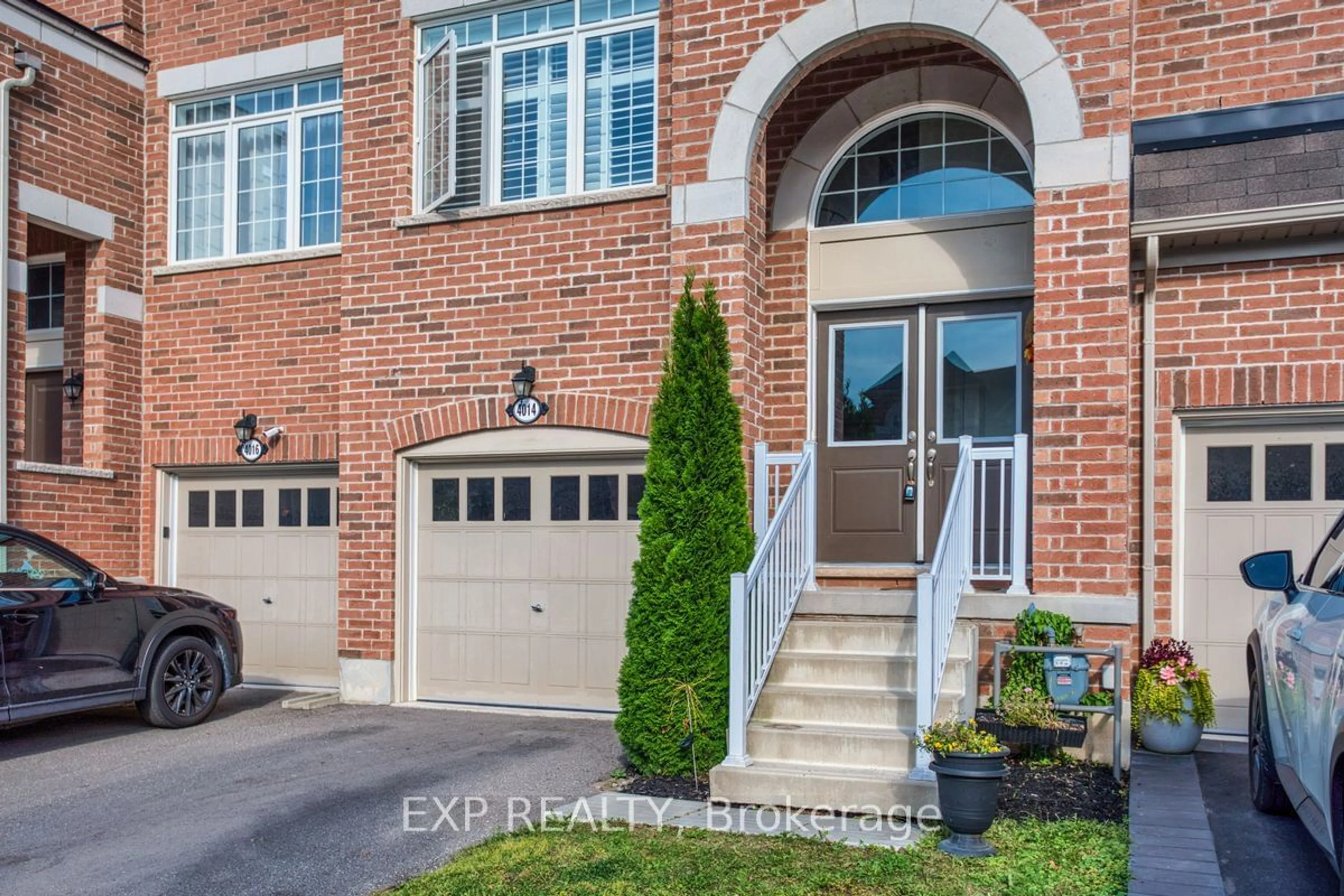 Home with brick exterior material, street for 4014 Fracchioni Dr, Lincoln Ontario L0R 1B4