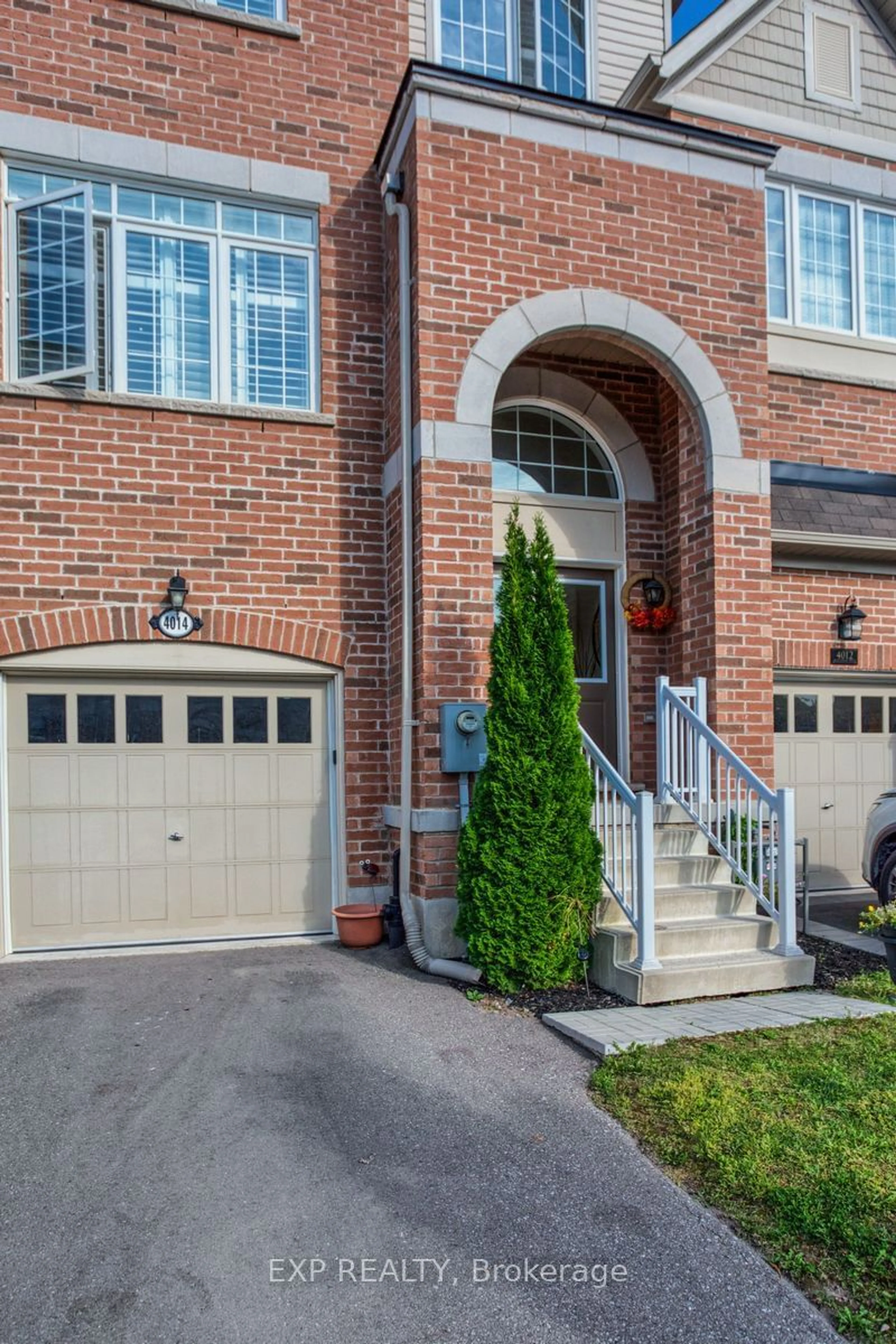 Home with brick exterior material, street for 4014 Fracchioni Dr, Lincoln Ontario L0R 1B4