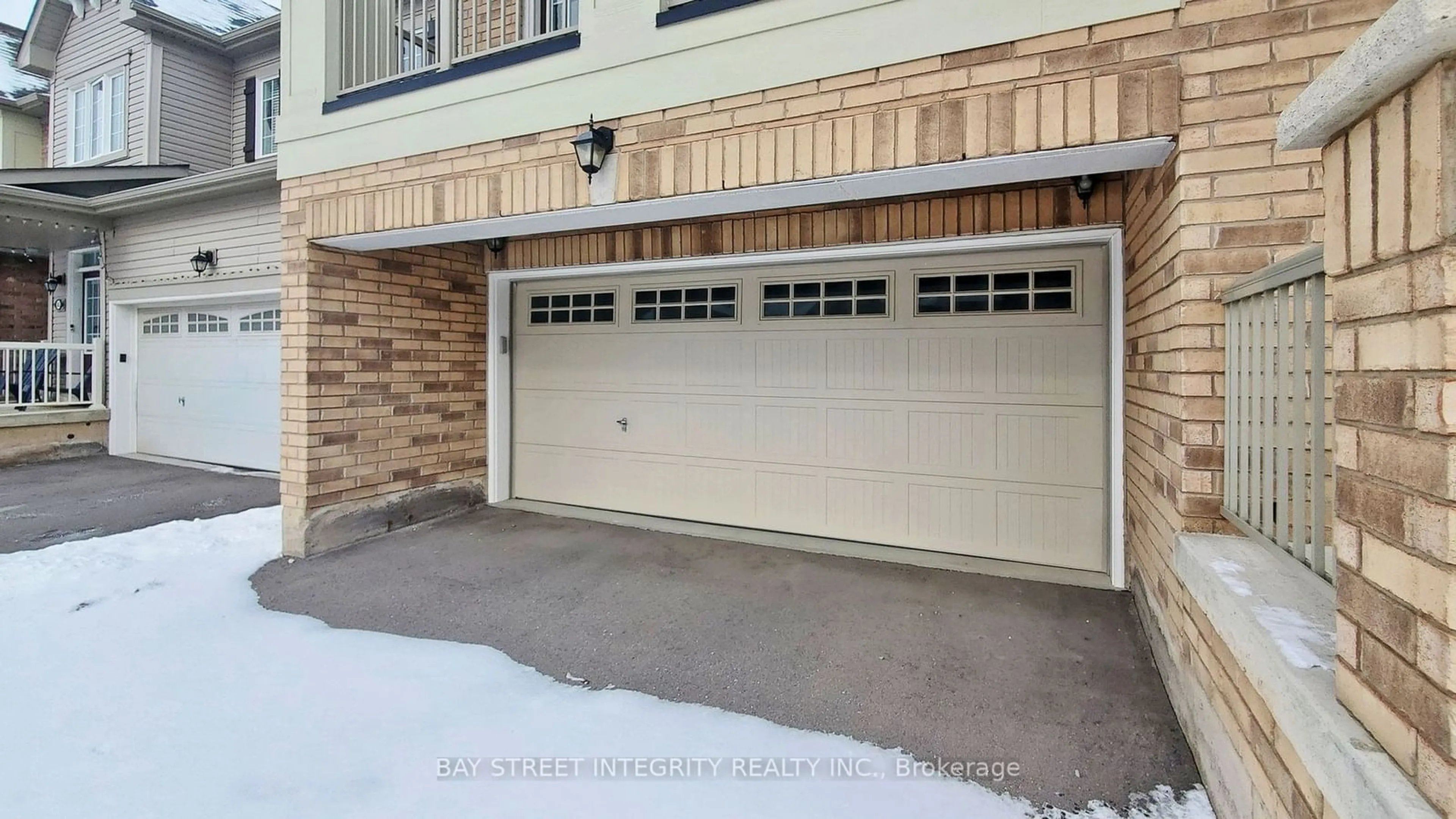 Indoor garage for 8647 Pawpaw Lane, Niagara Falls Ontario L2H 3S5