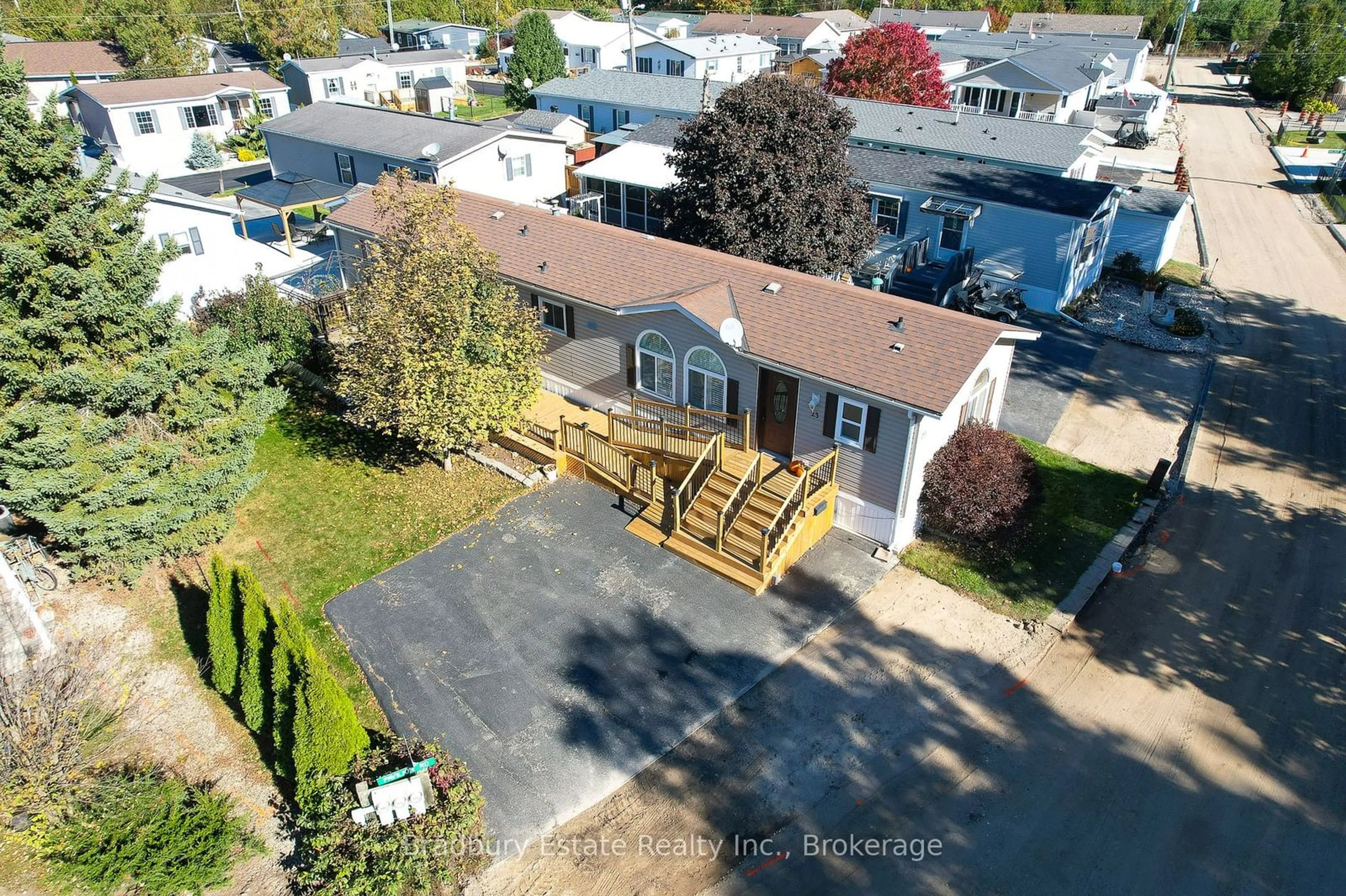 A pic from outside/outdoor area/front of a property/back of a property/a pic from drone, street for 23 Olympia Ave, Puslinch Ontario N1H 6H9