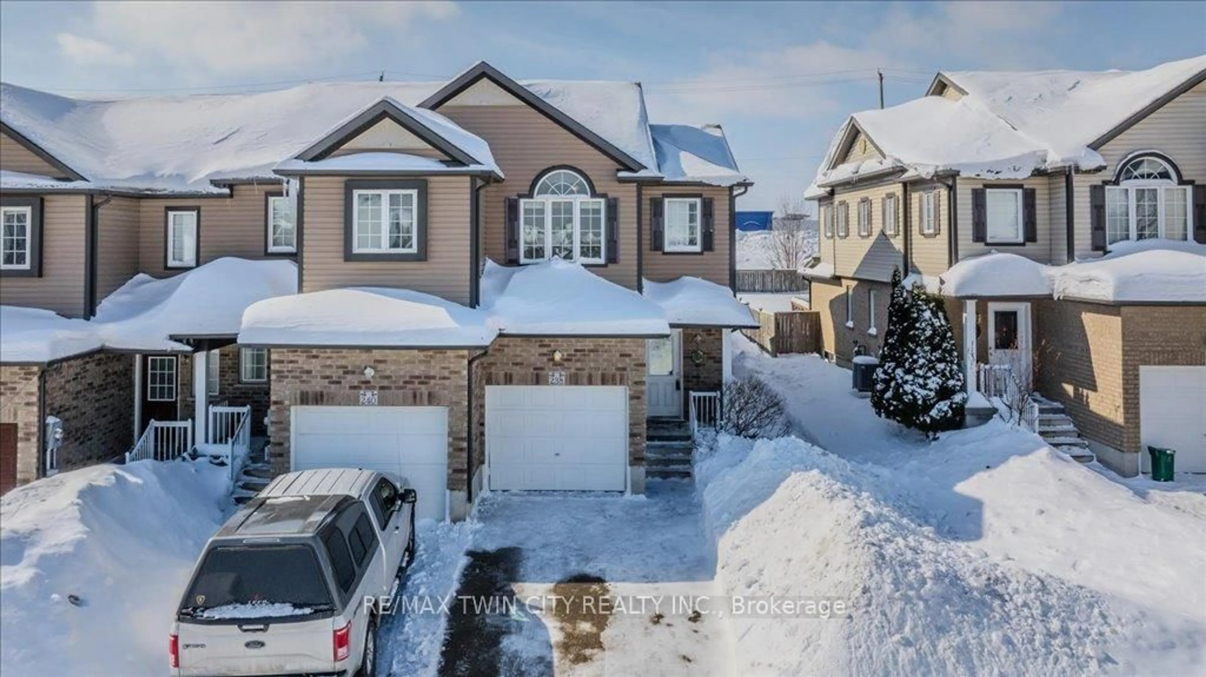 A pic from outside/outdoor area/front of a property/back of a property/a pic from drone, street for 238 Countrystone Cres, Kitchener Ontario N2N 3S2