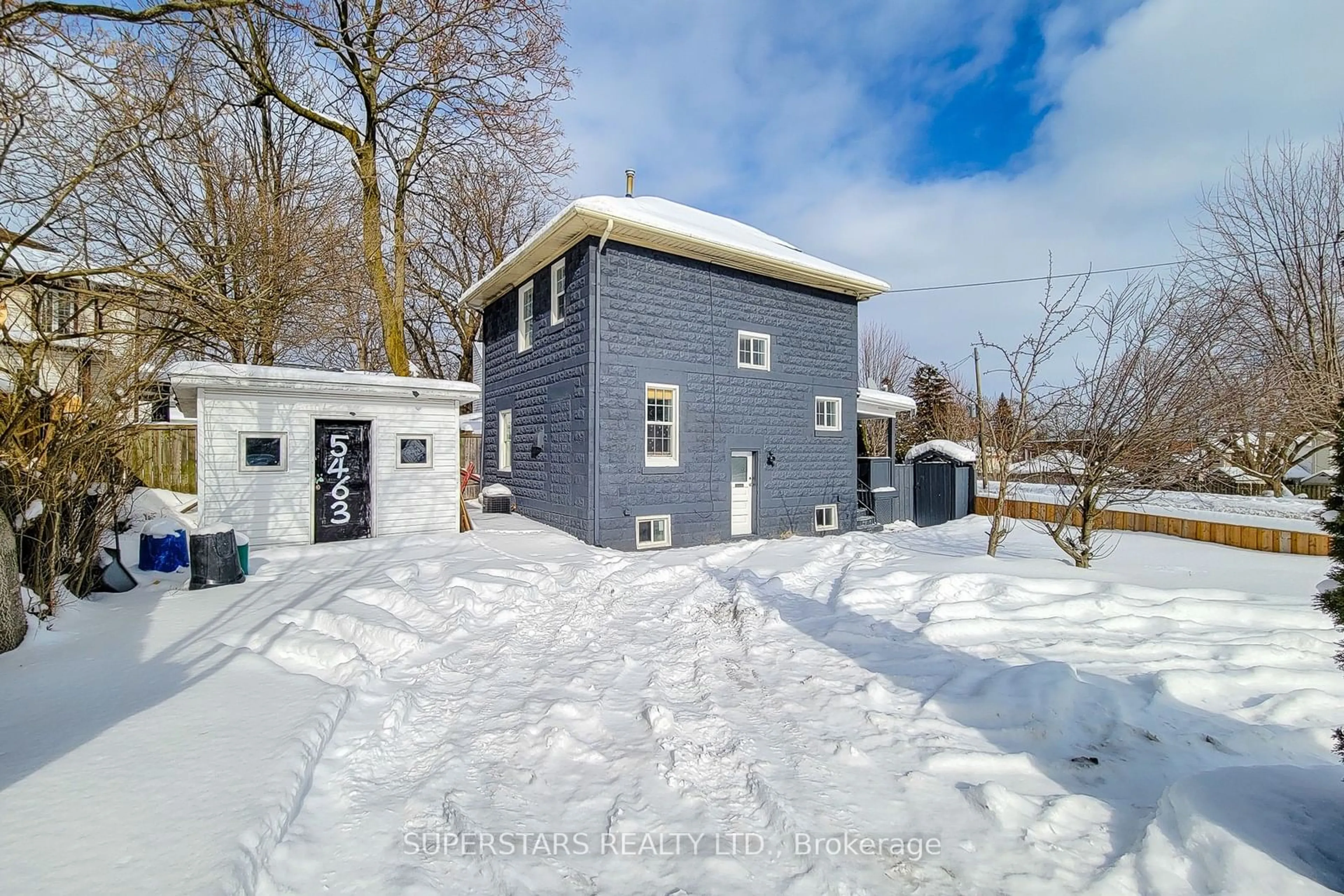 A pic from outside/outdoor area/front of a property/back of a property/a pic from drone, street for 5463 Palmer Ave, Niagara Falls Ontario L2E 3V2