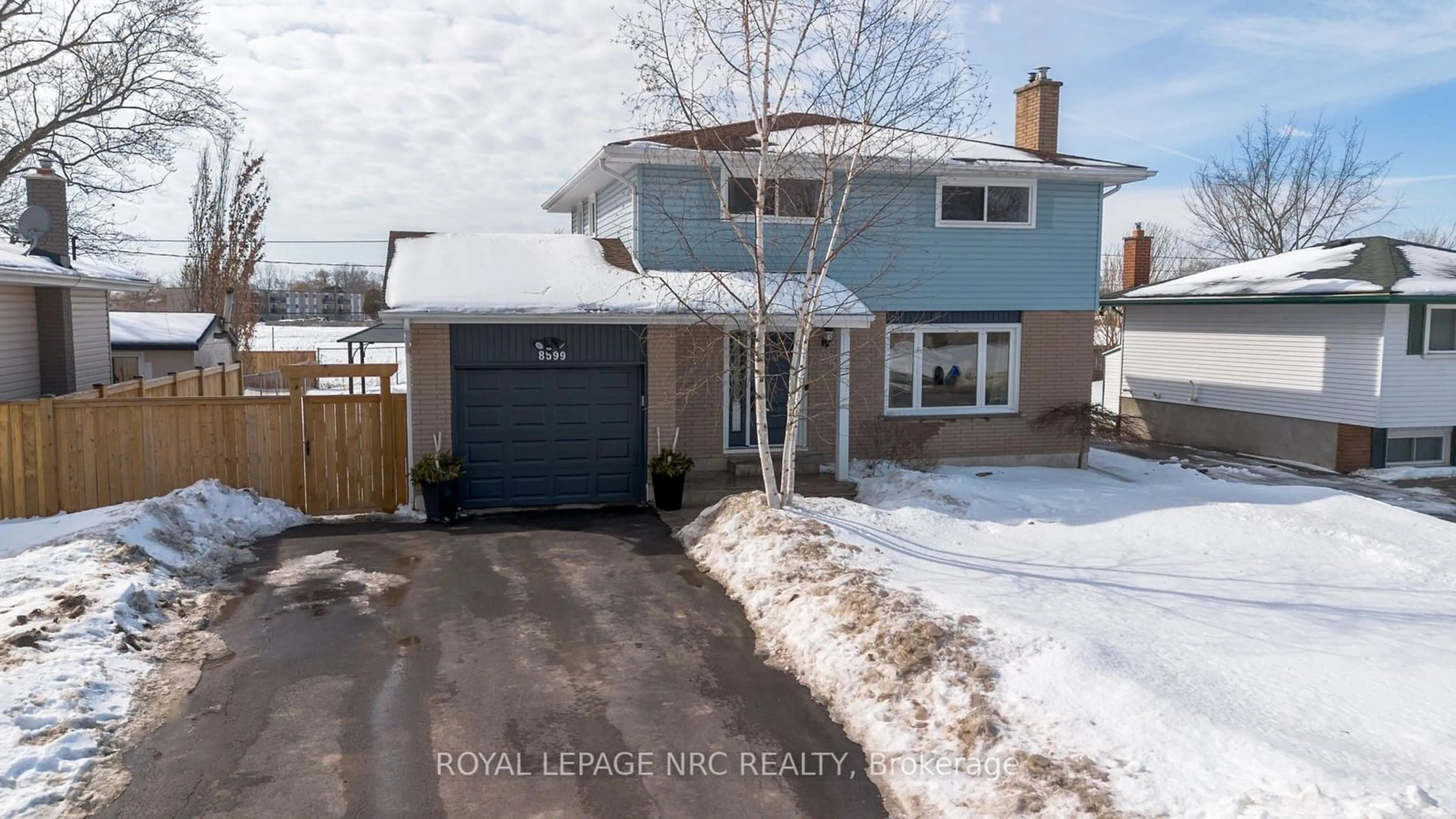 A pic from outside/outdoor area/front of a property/back of a property/a pic from drone, street for 8599 Furlong Ave, Niagara Falls Ontario L2G 6W9