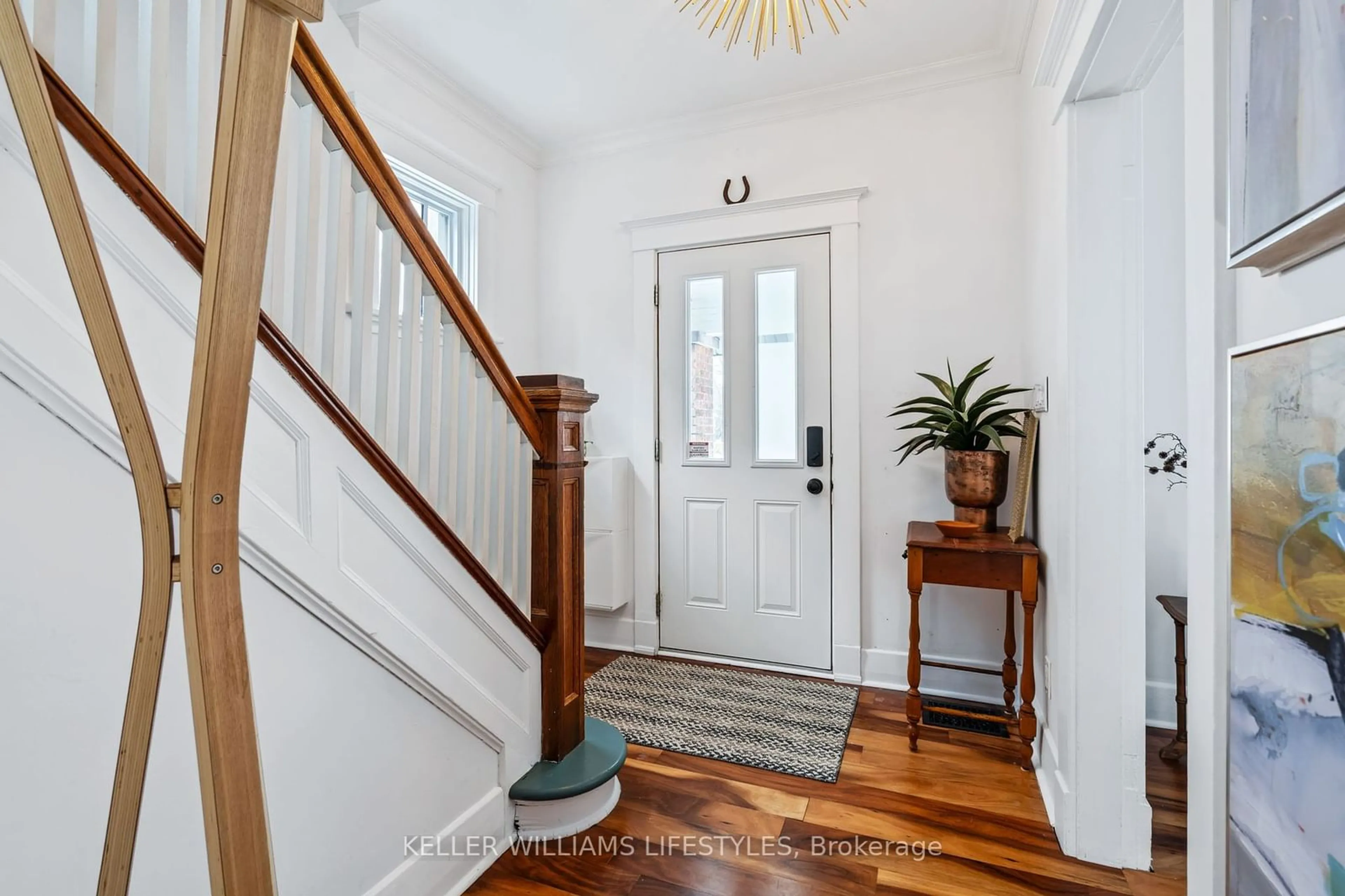 Indoor entryway for 454 Woodman Ave, London Ontario N5W 3Z9