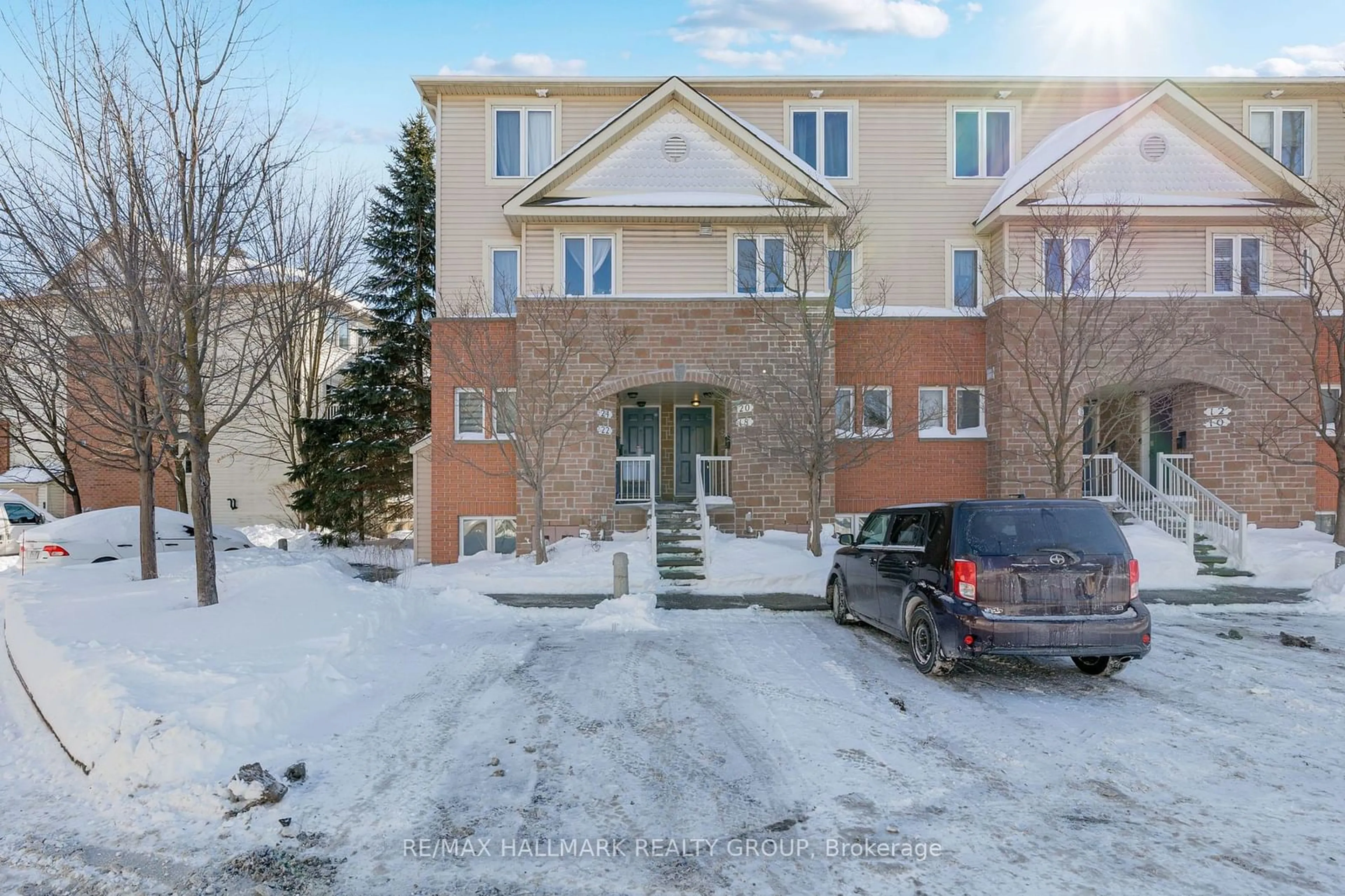 A pic from outside/outdoor area/front of a property/back of a property/a pic from drone, unknown for 22 Strathaven Private N/A #22, Ottawa Ontario K1J 1K7