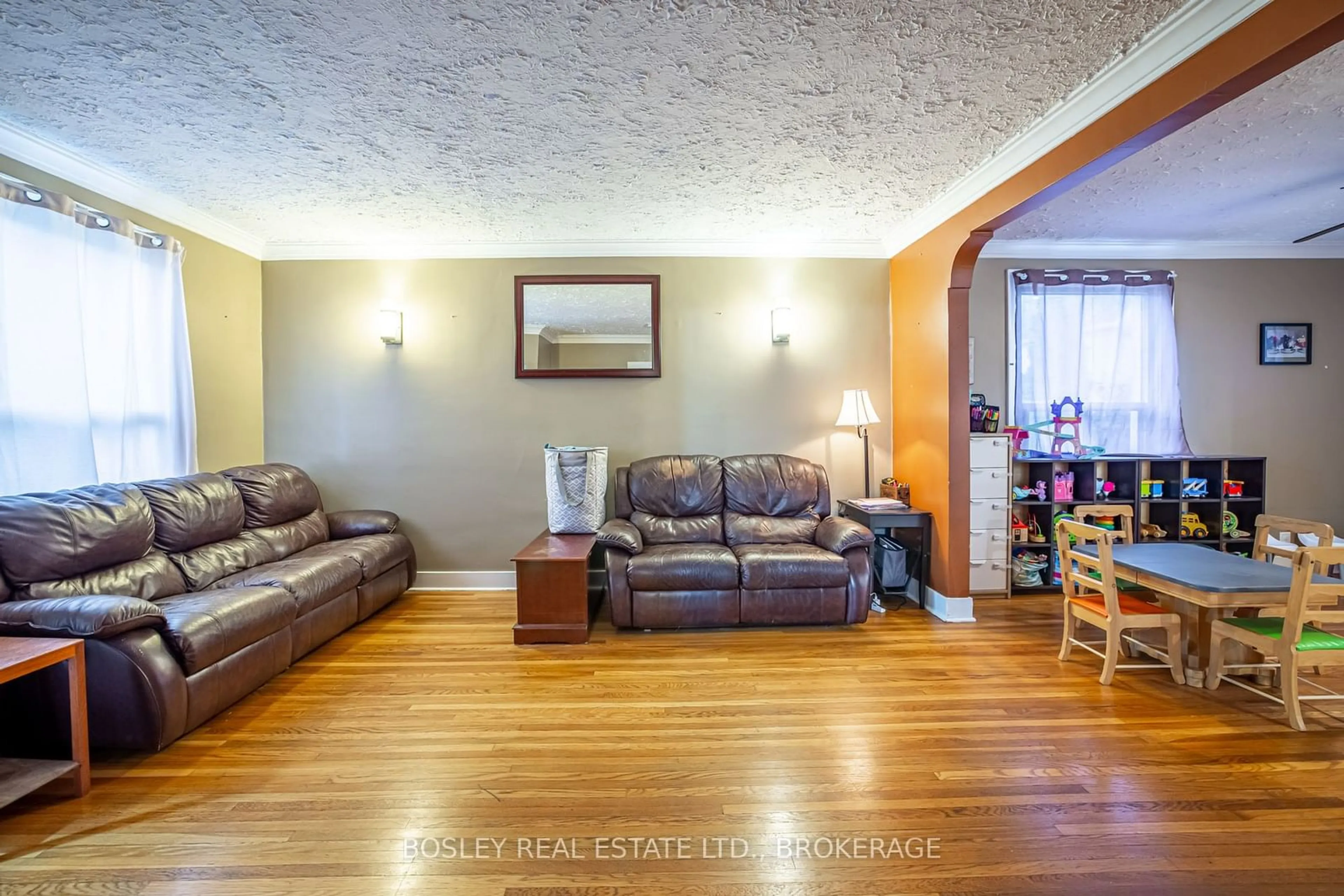 Living room with furniture, unknown for 132 DUFFERIN St, St. Catharines Ontario L2R 2A1