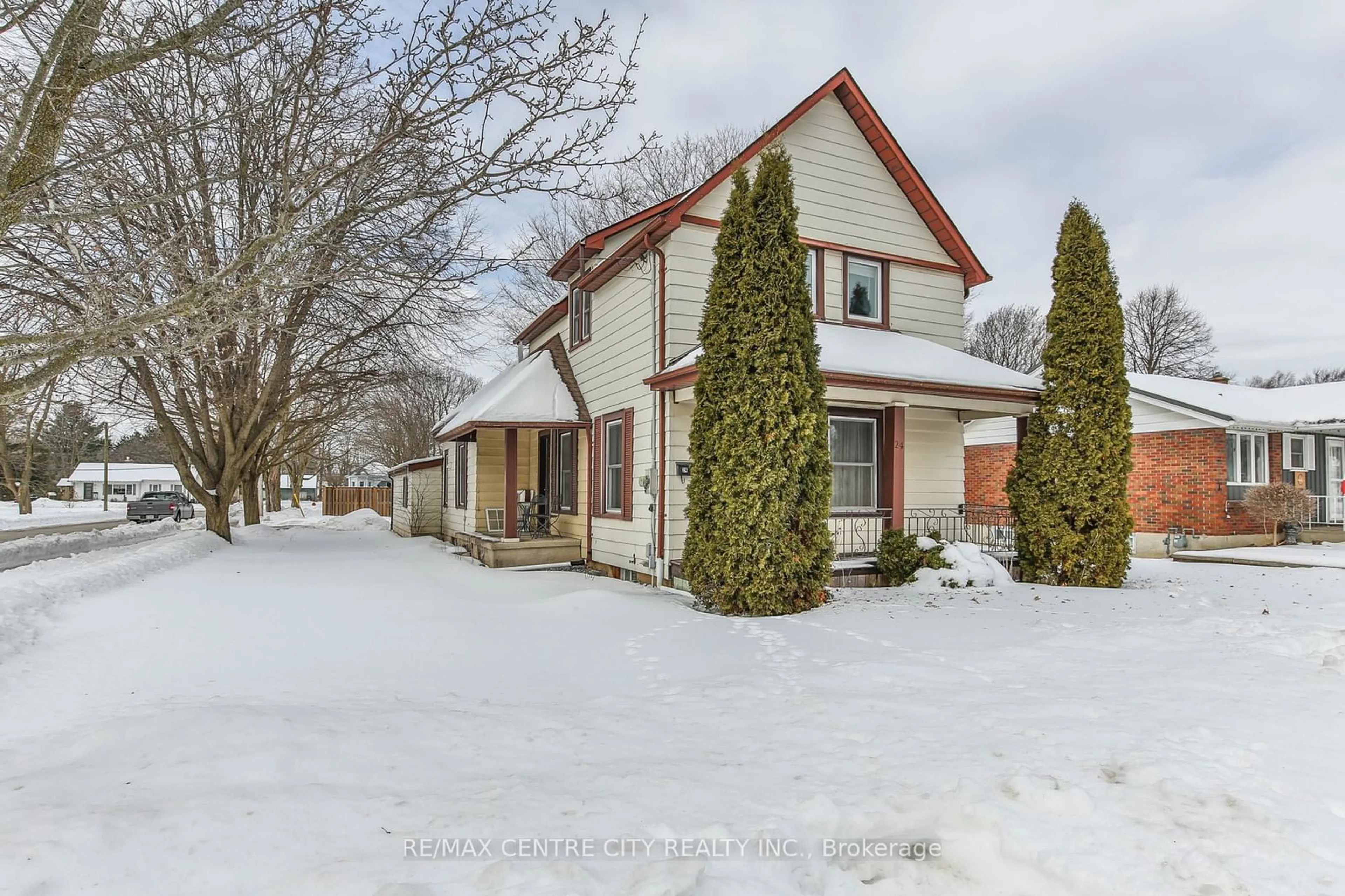 A pic from outside/outdoor area/front of a property/back of a property/a pic from drone, street for 24 Fourth Ave, Aylmer Ontario N5H 2K6