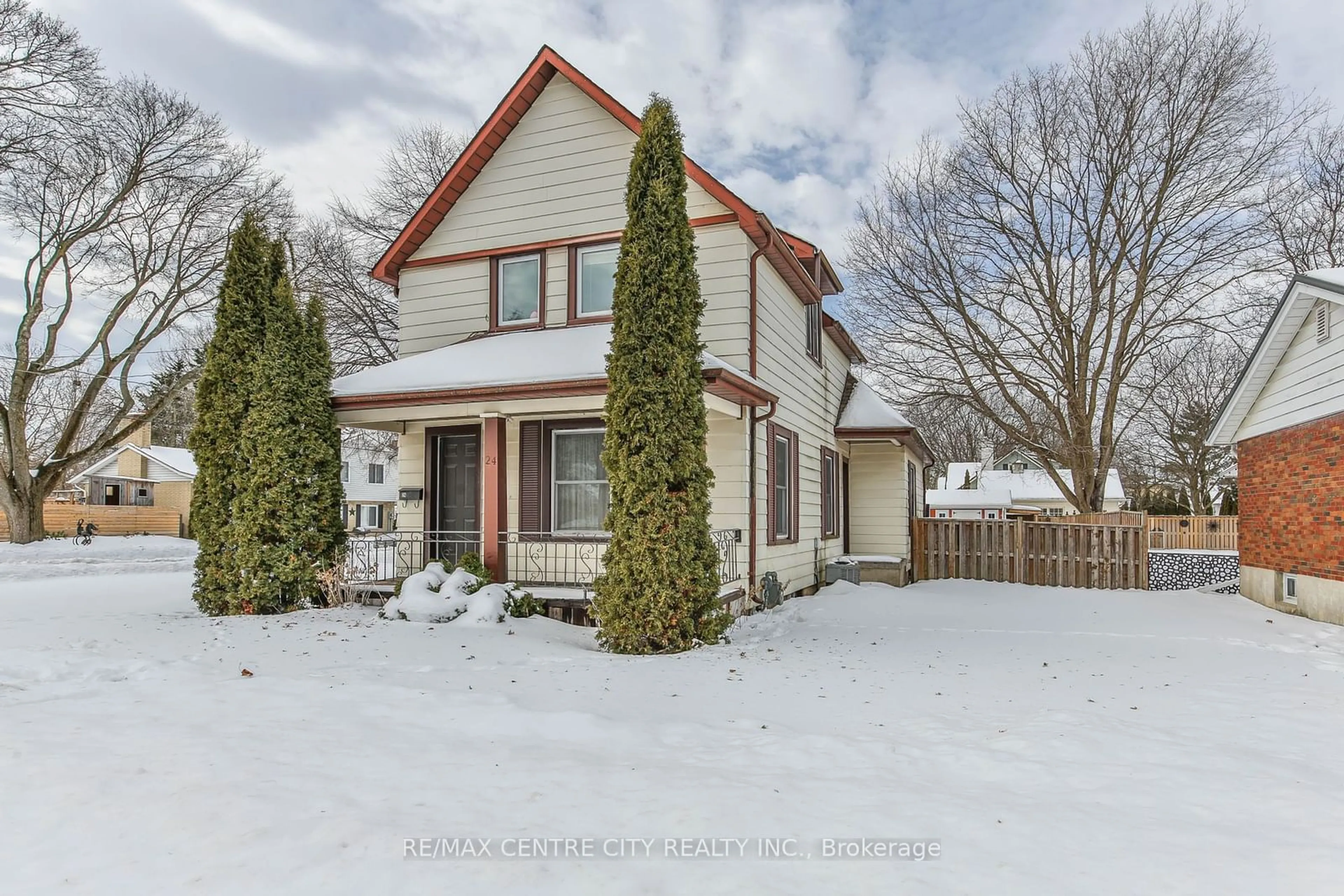 A pic from outside/outdoor area/front of a property/back of a property/a pic from drone, street for 24 Fourth Ave, Aylmer Ontario N5H 2K6