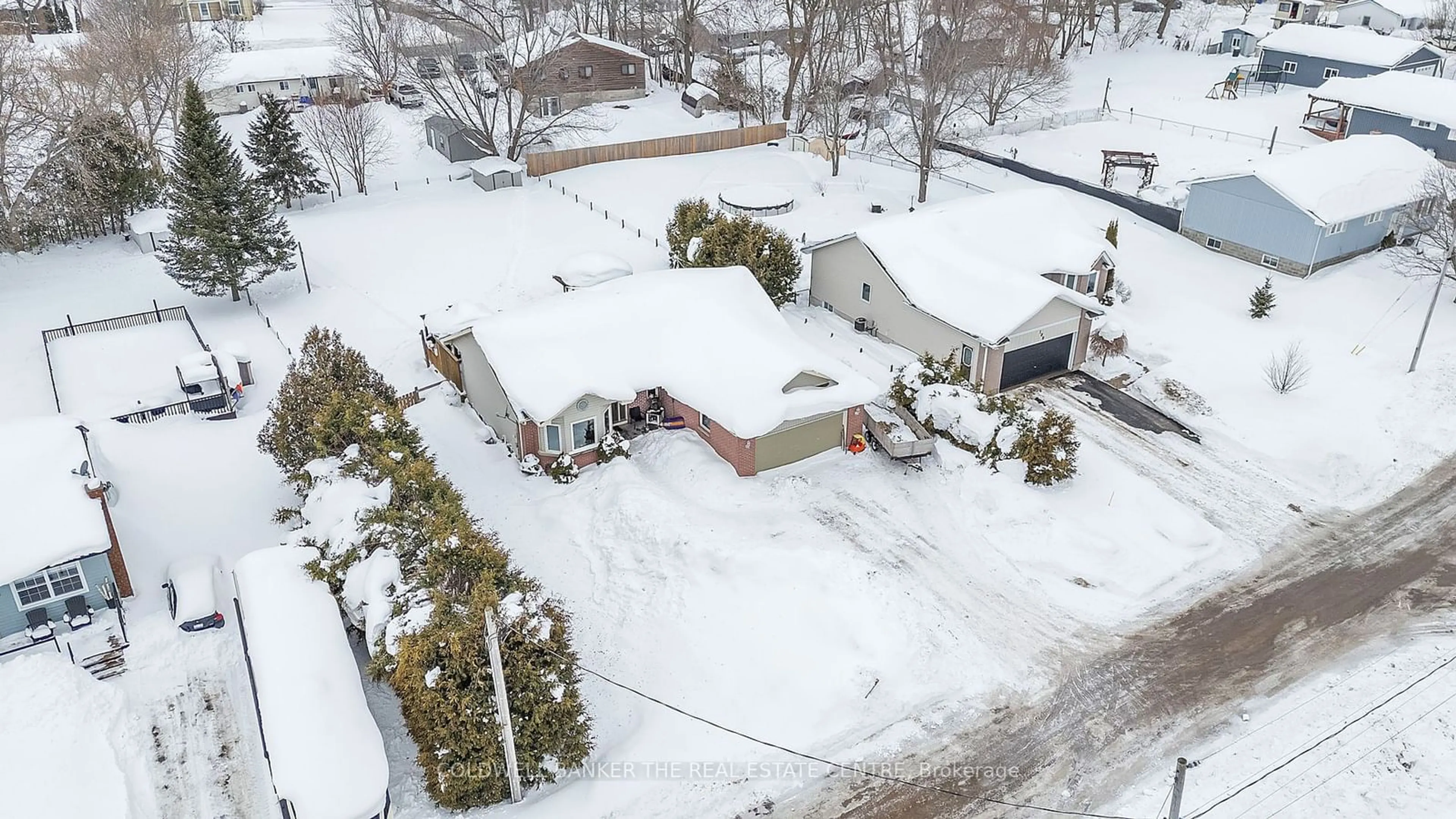 A pic from outside/outdoor area/front of a property/back of a property/a pic from drone, street for 96 Elm St, Kawartha Lakes Ontario K0M 2T0