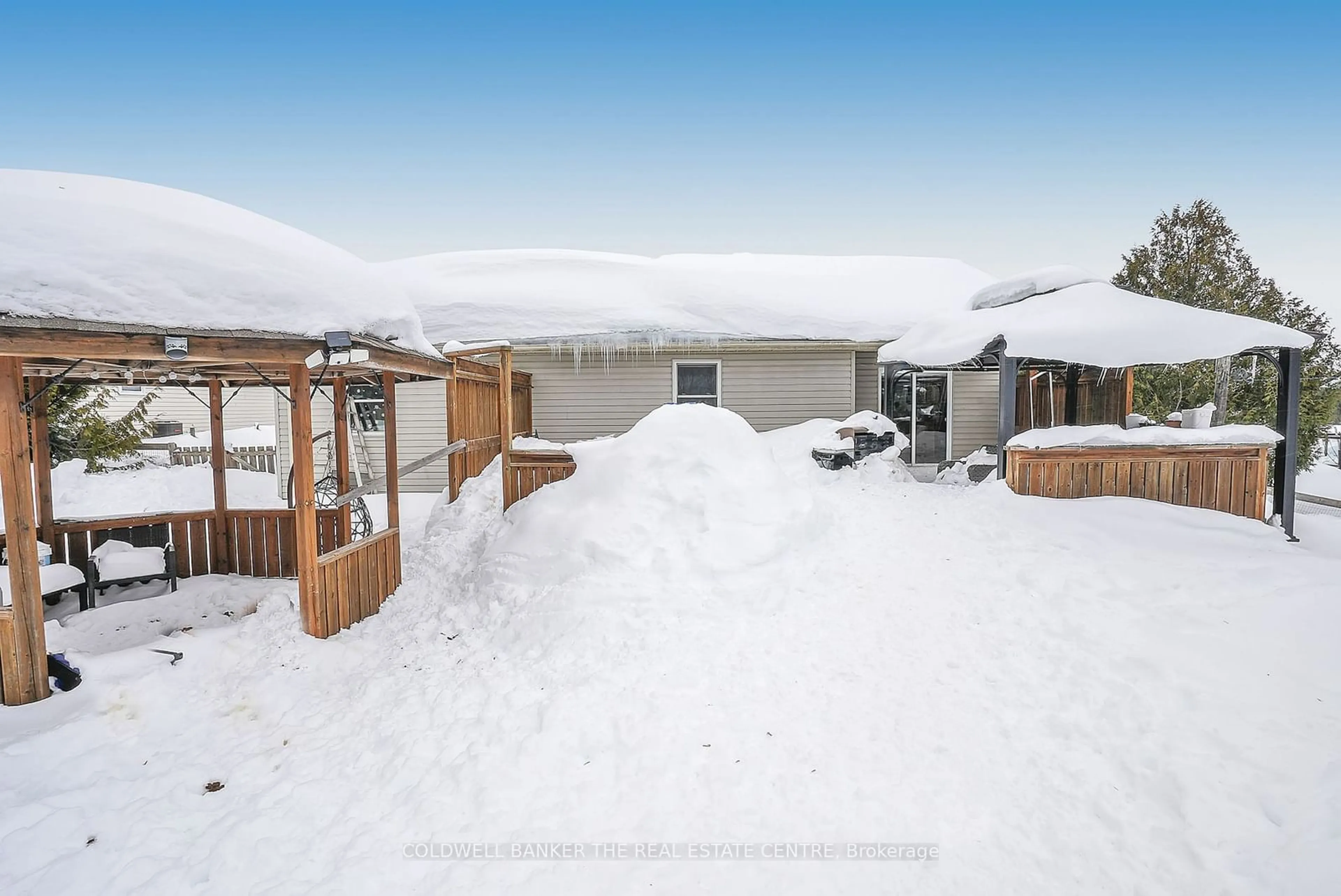 A pic from outside/outdoor area/front of a property/back of a property/a pic from drone, mountain view for 96 Elm St, Kawartha Lakes Ontario K0M 2T0