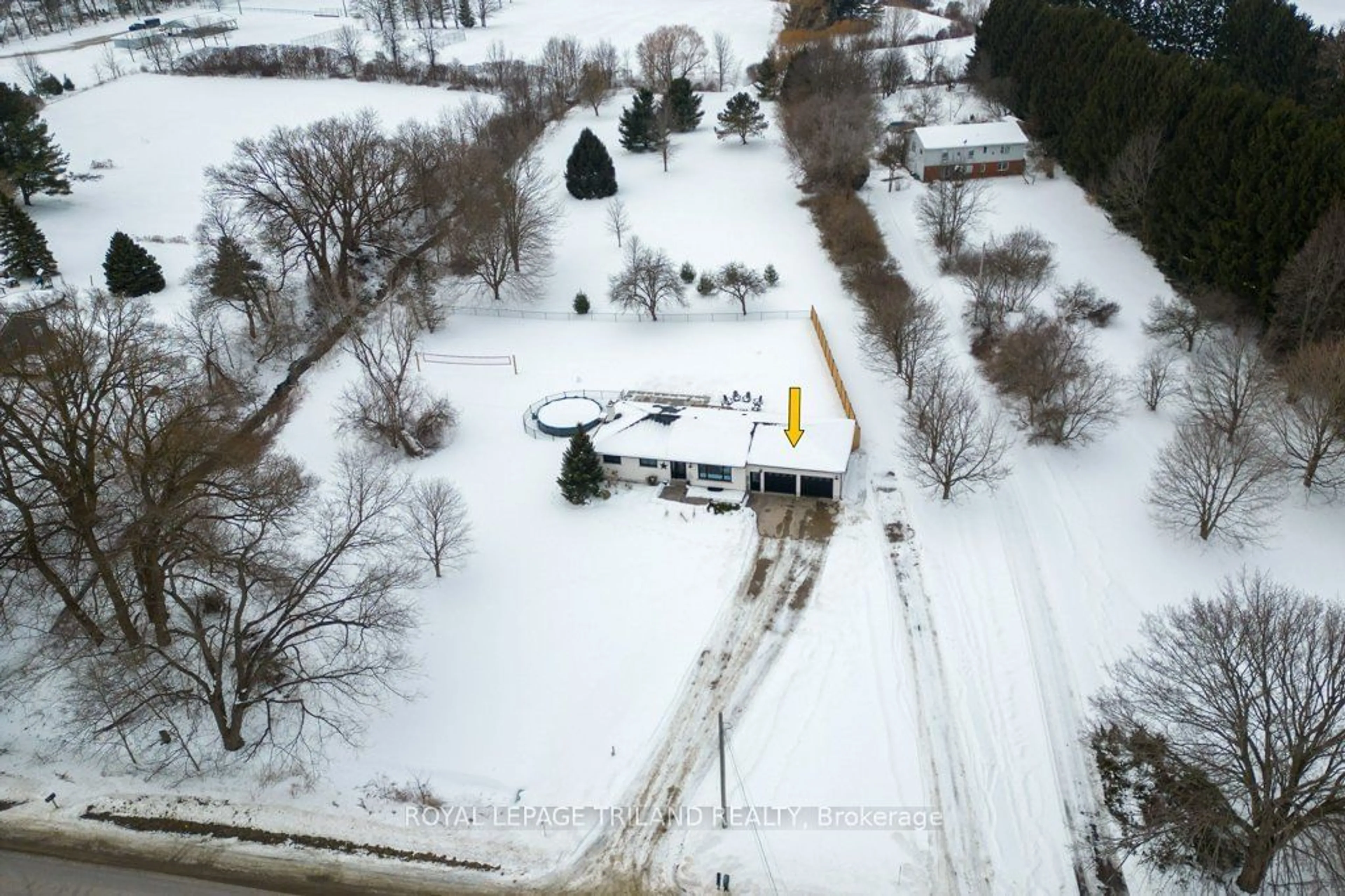 A pic from outside/outdoor area/front of a property/back of a property/a pic from drone, street for 8169 Union Rd, Southwold Ontario N0L 1K0