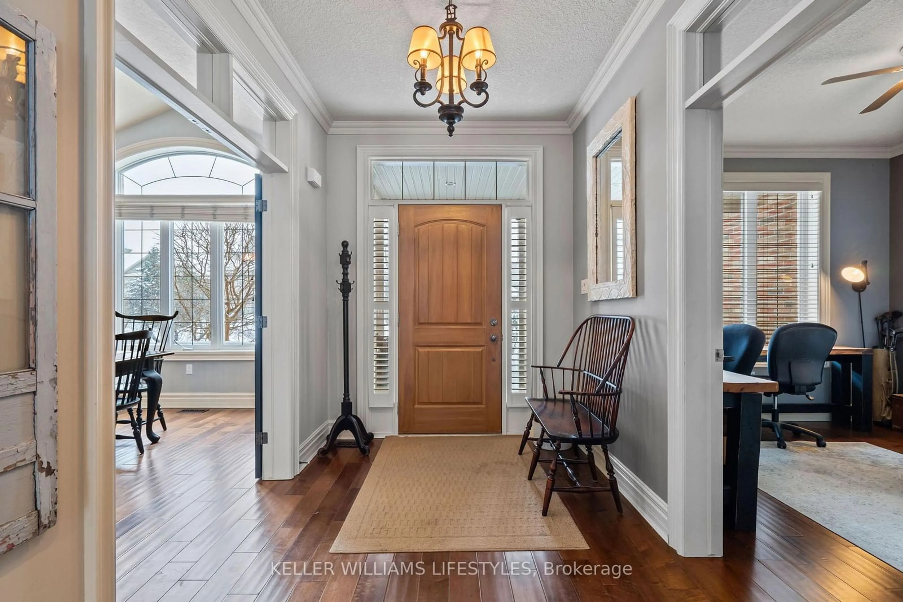 Indoor entryway for 8 Dogwood Tr, Middlesex Centre Ontario N0M 2A0