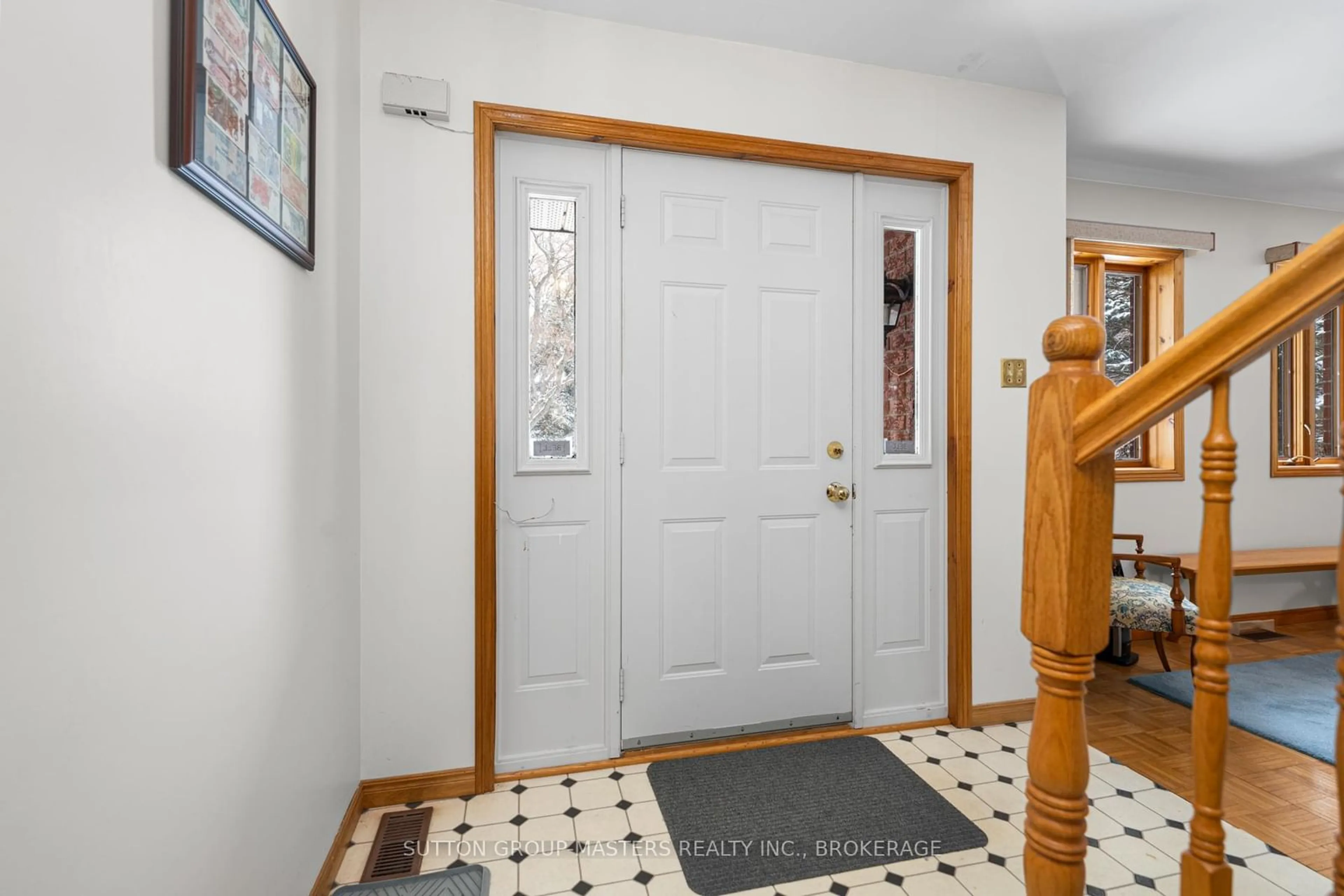 Indoor entryway for 2263 Isle Of Man Rd, Kingston Ontario K7L 4V3