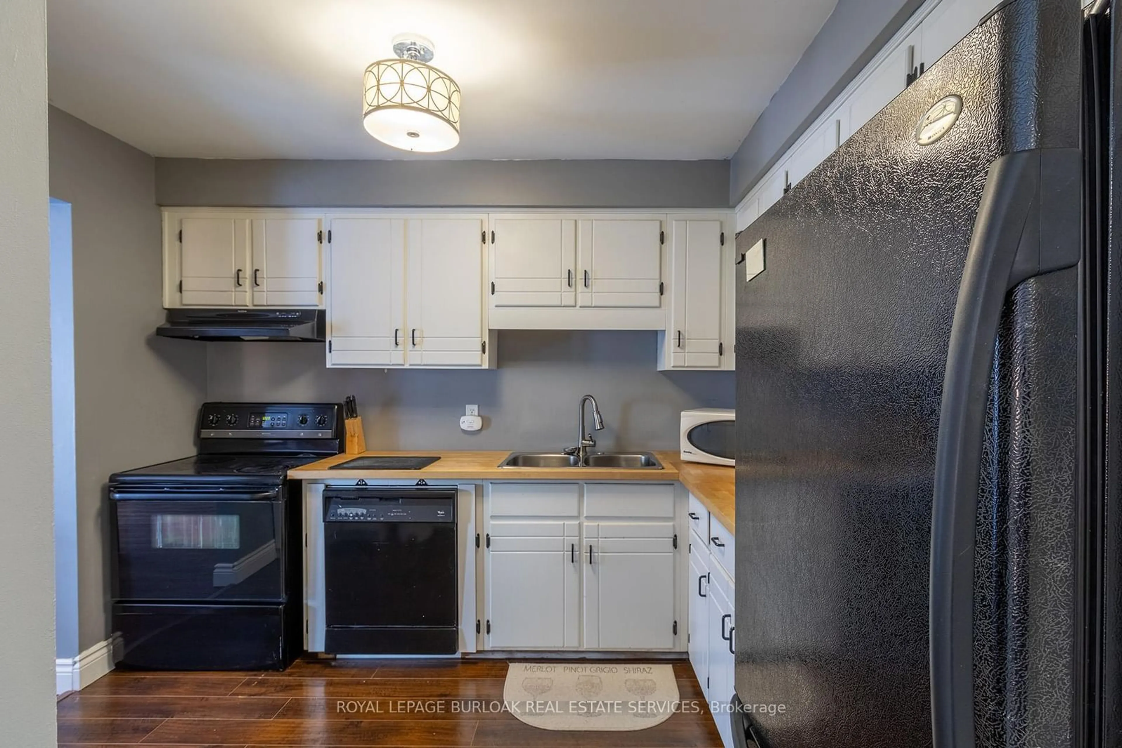 Open concept kitchen, unknown for 58 Romy Cres, Thorold Ontario L2V 4T6