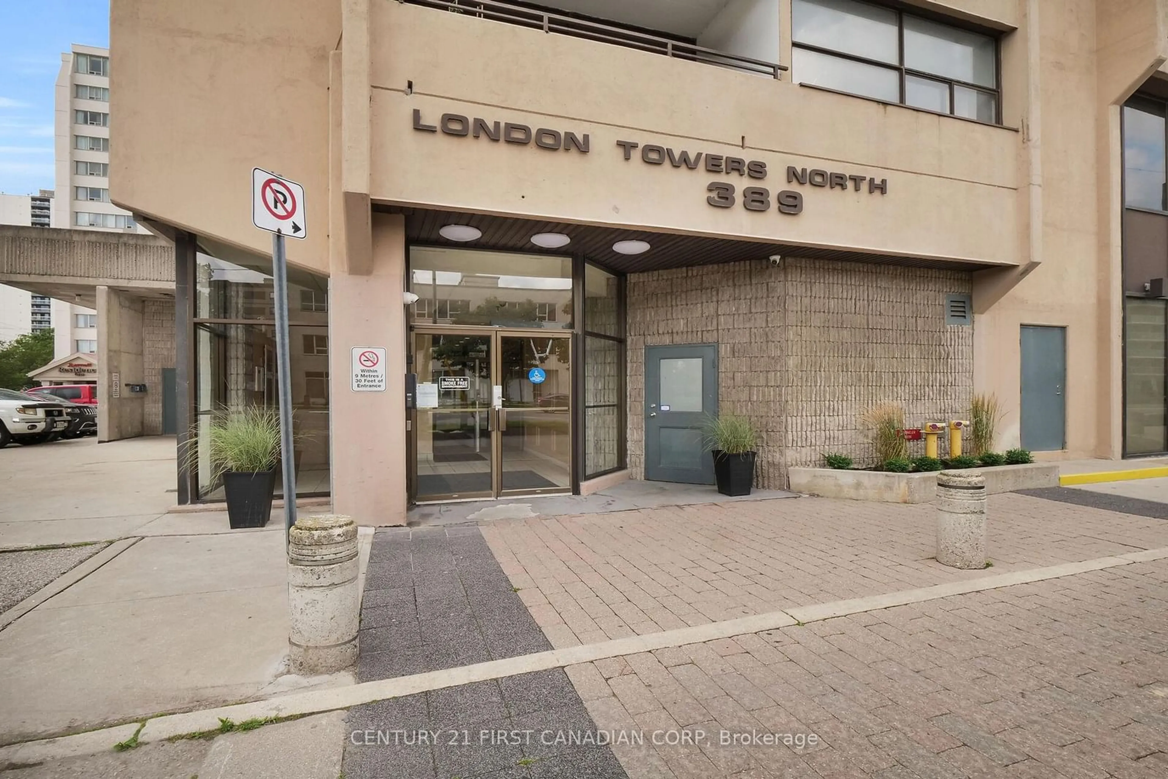 Indoor foyer for 389 Dundas St #2106, London Ontario N6B 3L5