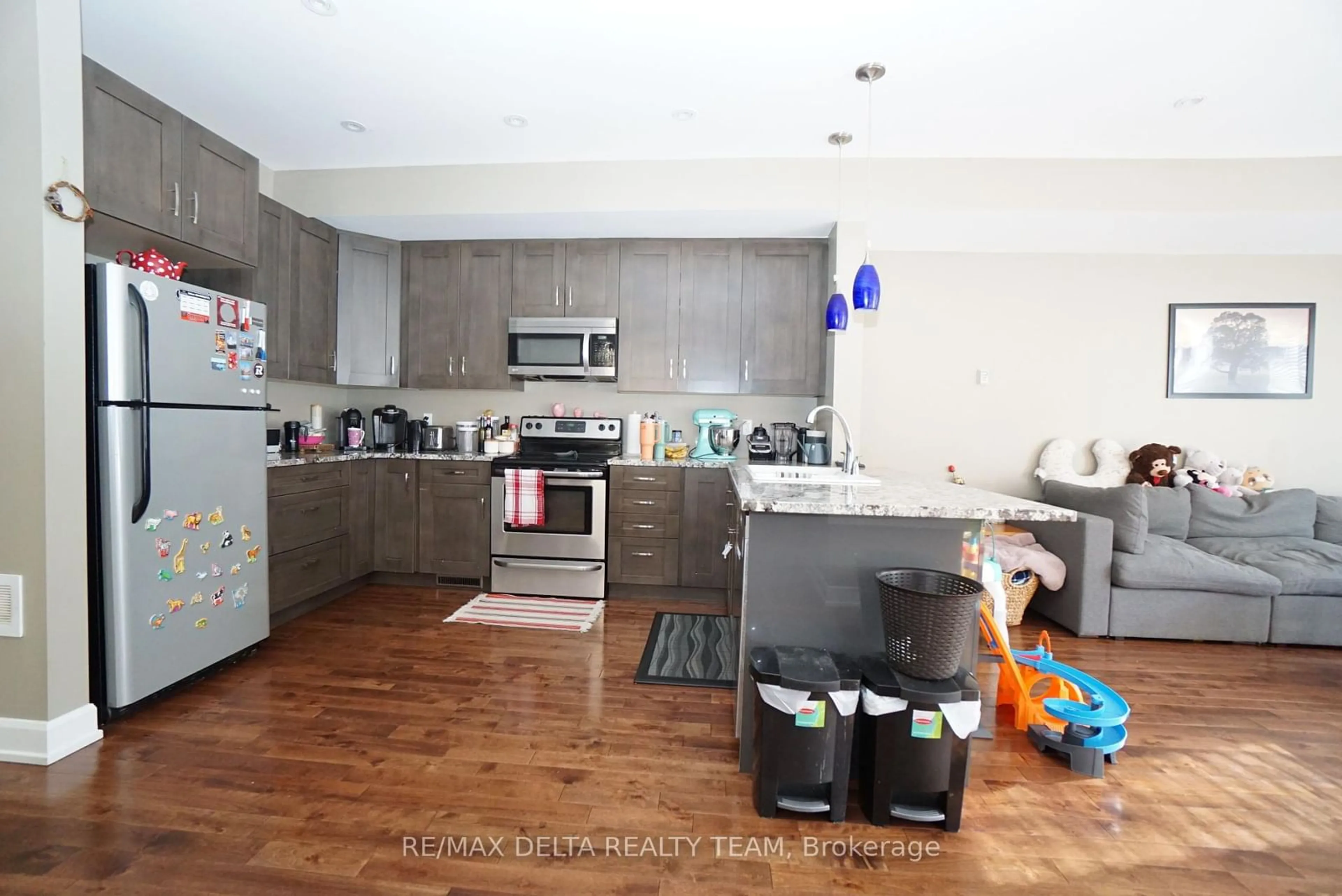 Standard kitchen, unknown for 498 Moodie Dr, Bells Corners and South to Fallowfield Ontario K2H 8A7