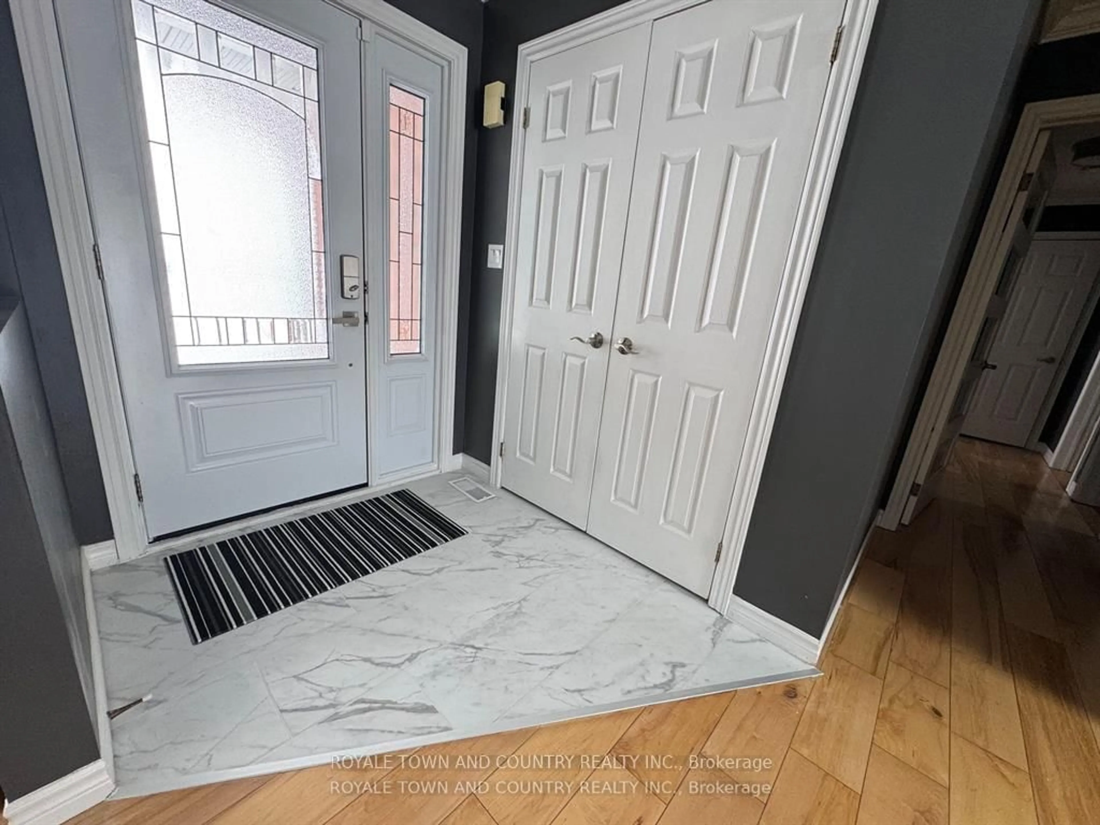 Indoor entryway for 42 Pigeon Lake Rd, Kawartha Lakes Ontario K9V 4R6