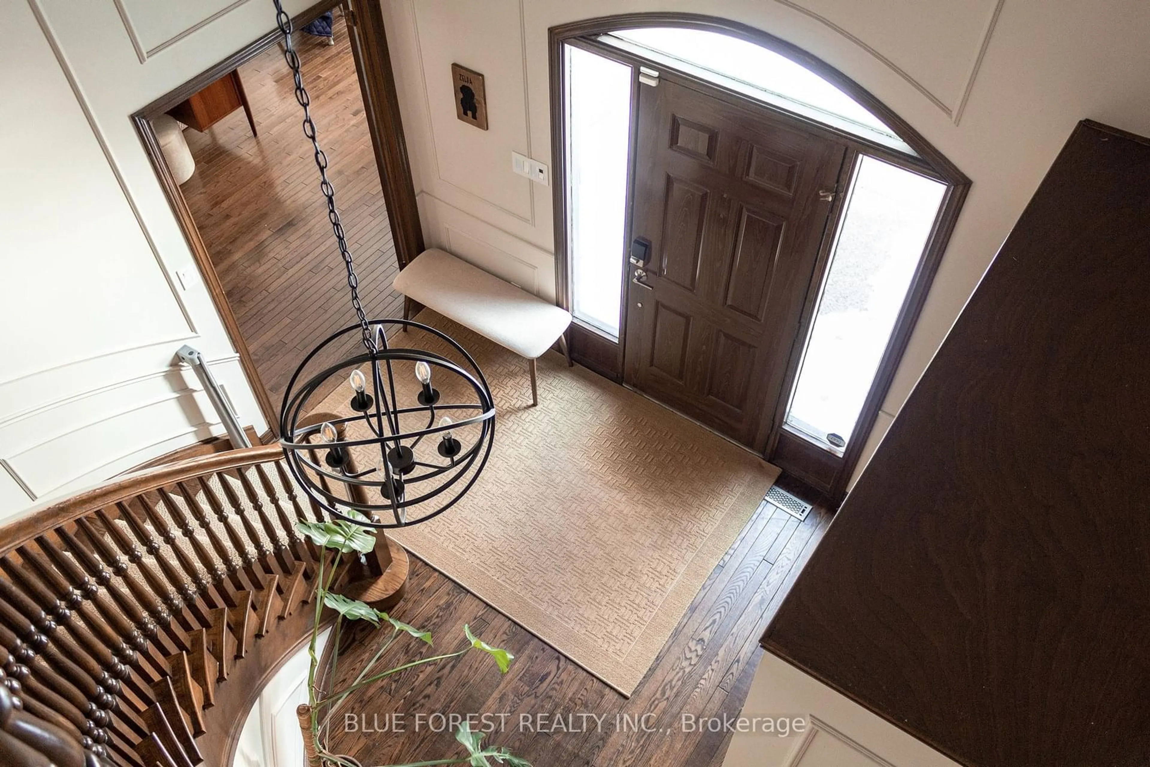 Indoor entryway for 133 Somerset Rd, London Ontario N6K 3M6