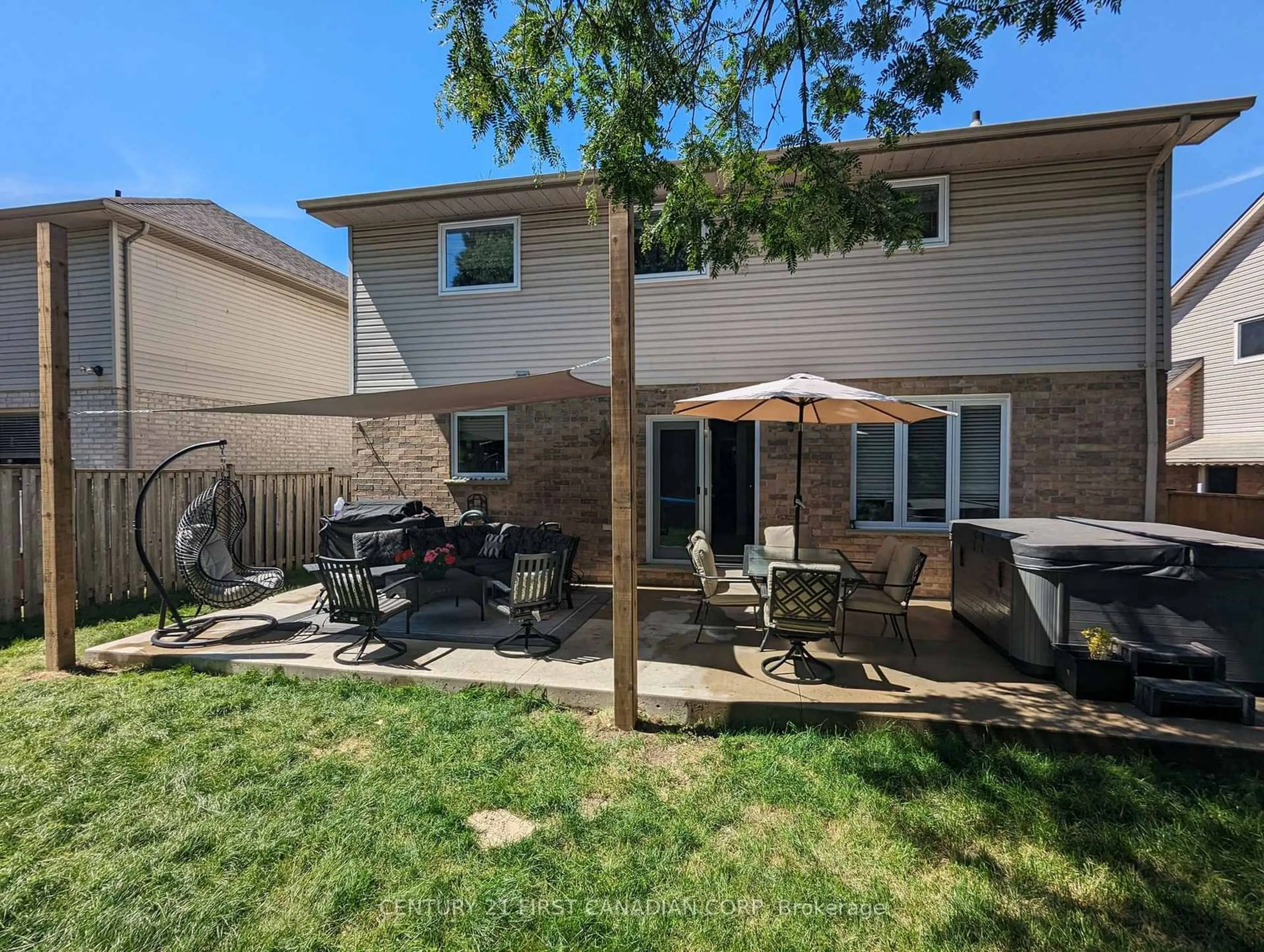 Patio, street for 72 Meadowoak Cres, London Ontario N6H 5E8