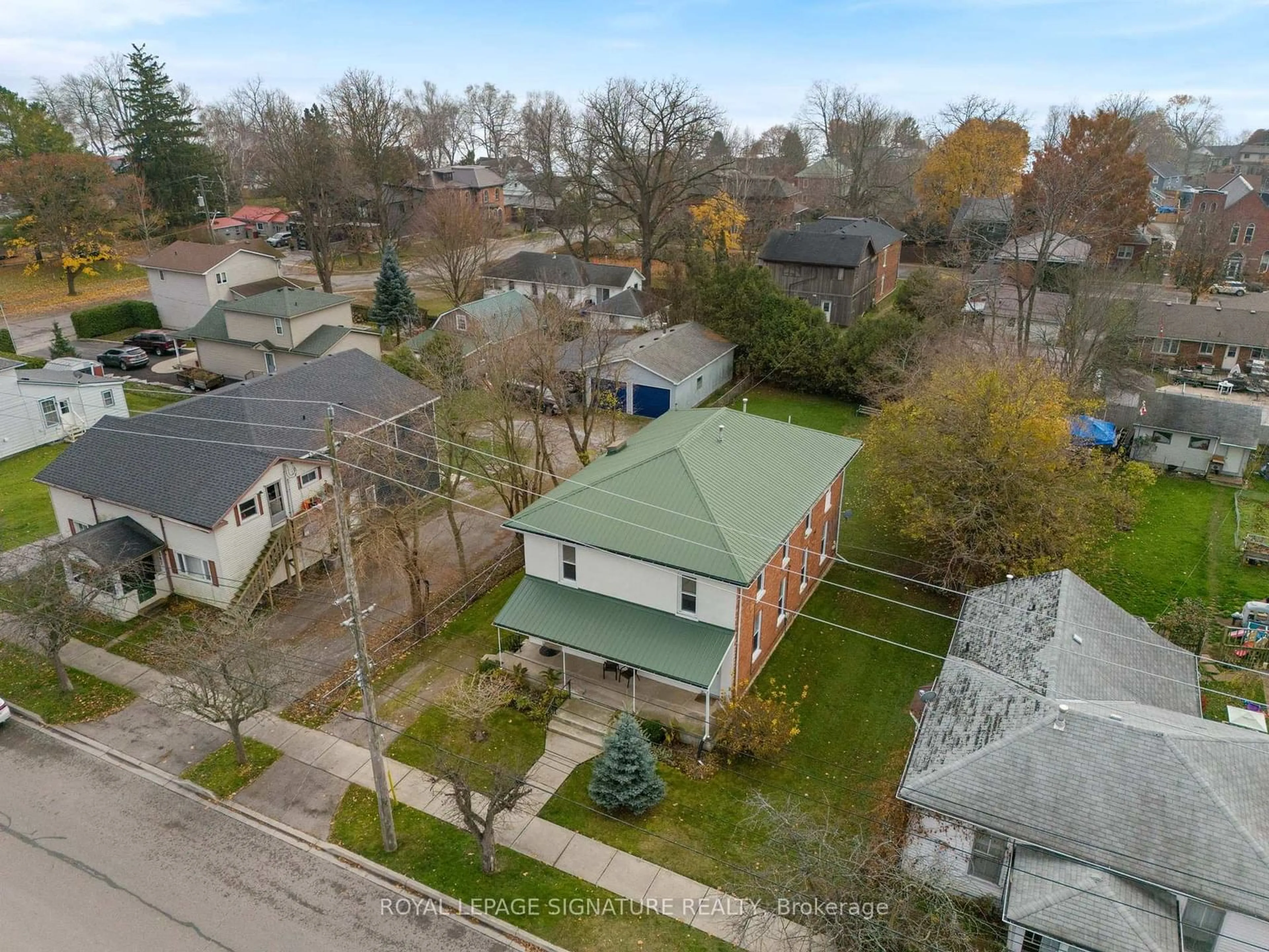 A pic from outside/outdoor area/front of a property/back of a property/a pic from drone, street for 311 George St, Norfolk Ontario N0A 1N0