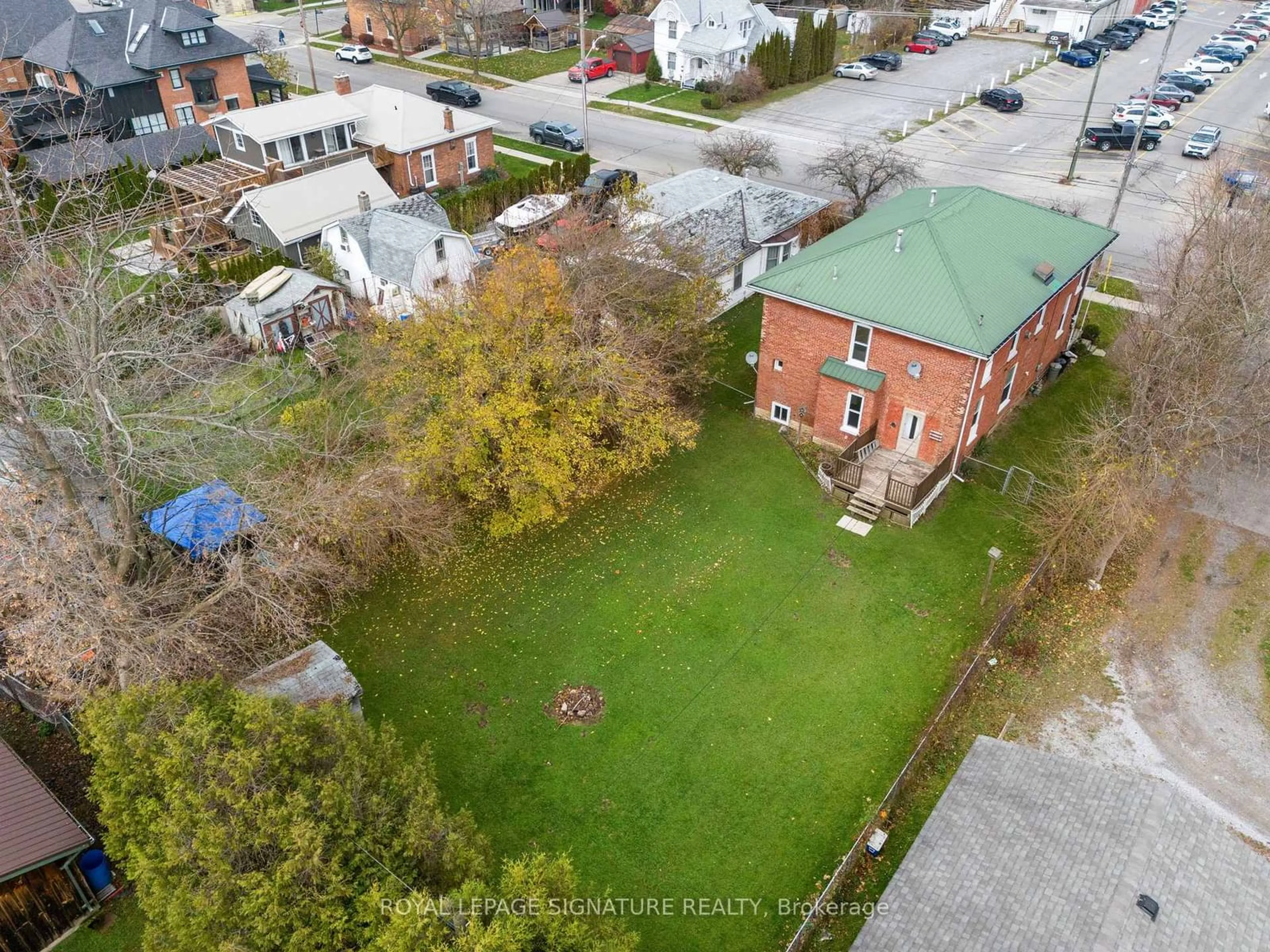 A pic from outside/outdoor area/front of a property/back of a property/a pic from drone, street for 311 George St, Norfolk Ontario N0A 1N0