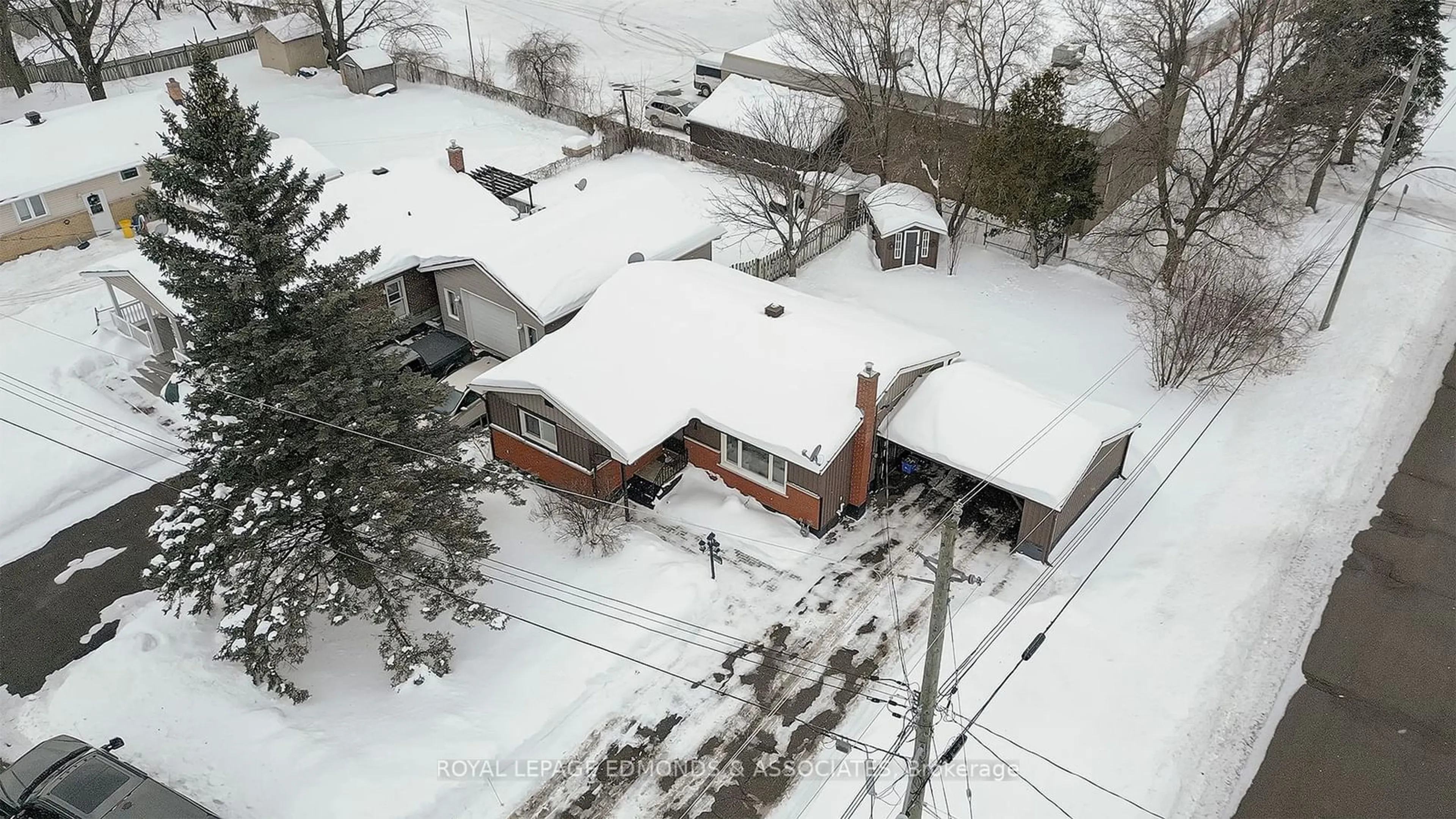 A pic from outside/outdoor area/front of a property/back of a property/a pic from drone, street for 770 Leahey St, Pembroke Ontario K8A 1B4