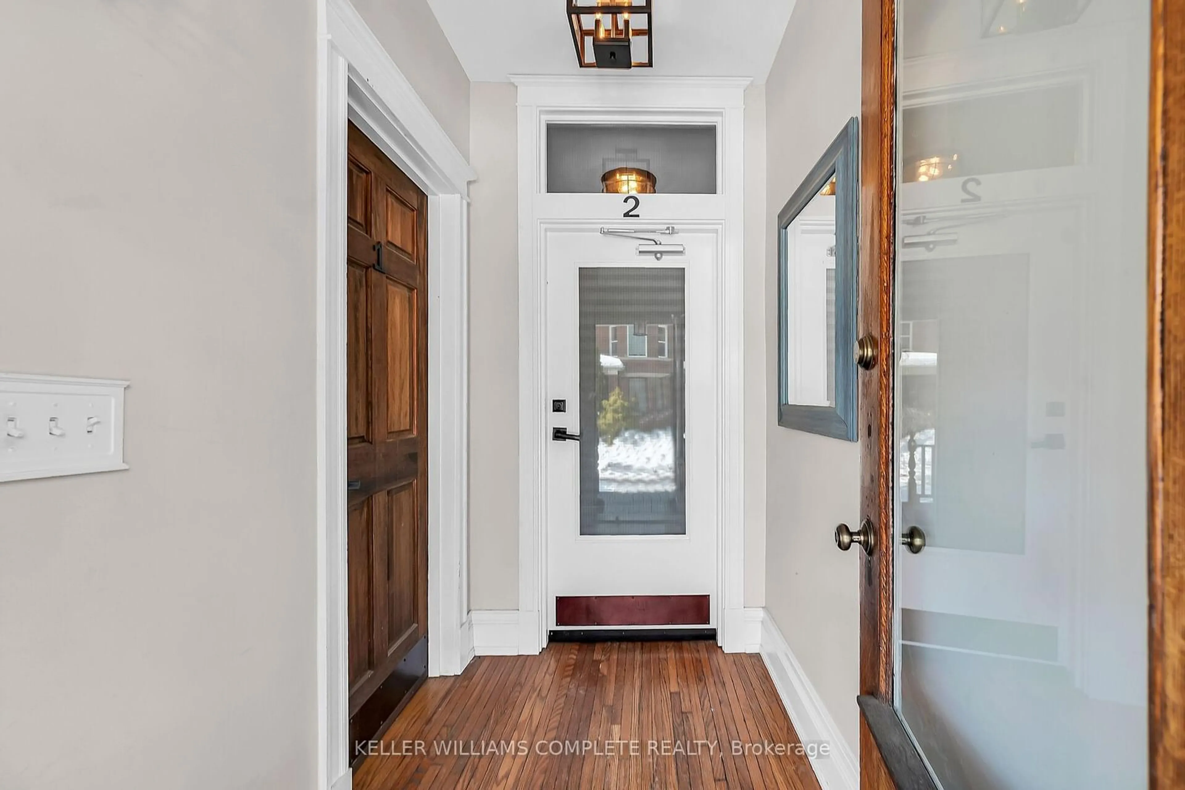 Indoor entryway for 156 BURRIS St, Hamilton Ontario L8M 2J8