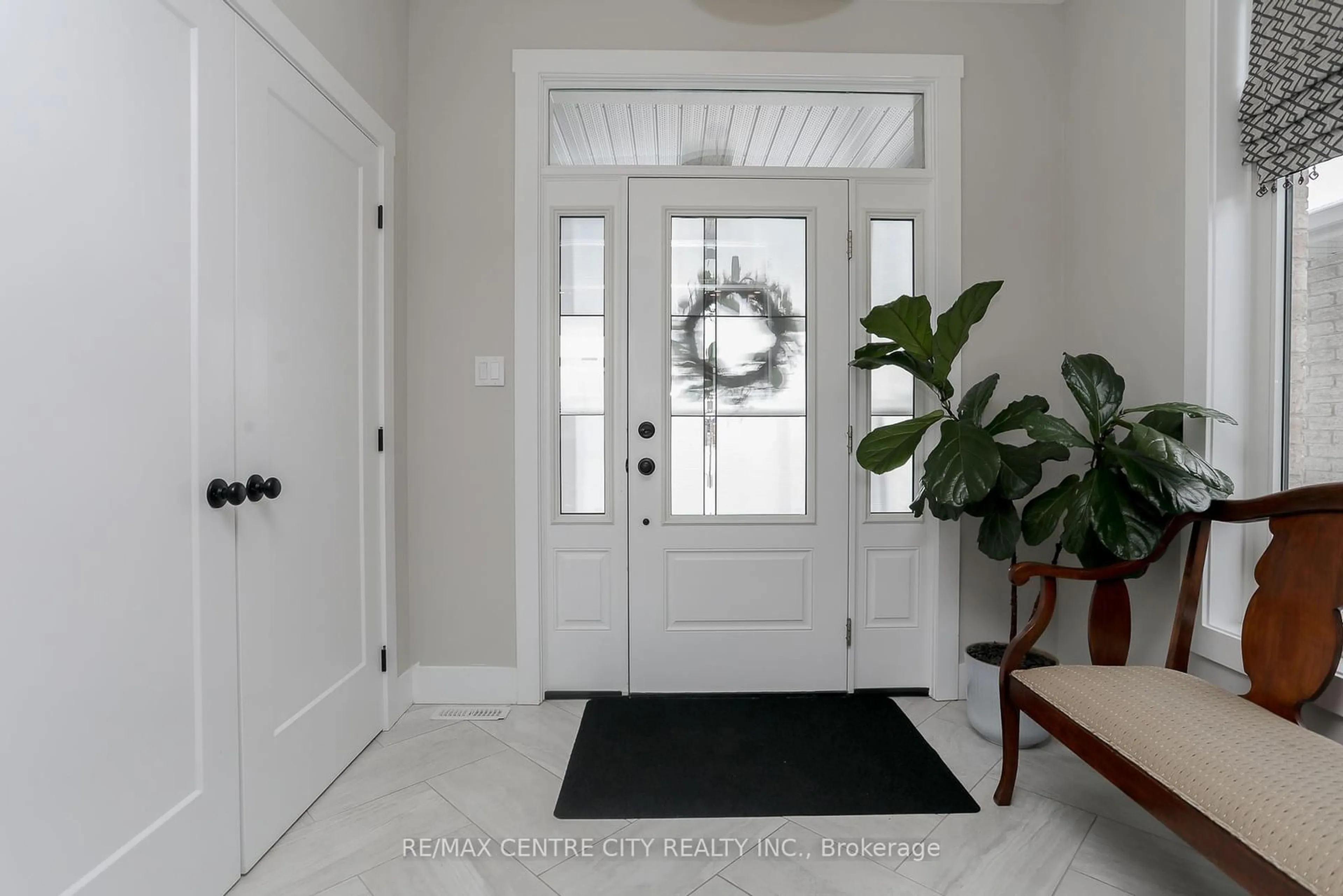 Indoor entryway for 75 Renaissance Dr, St. Thomas Ontario N5R 0K1