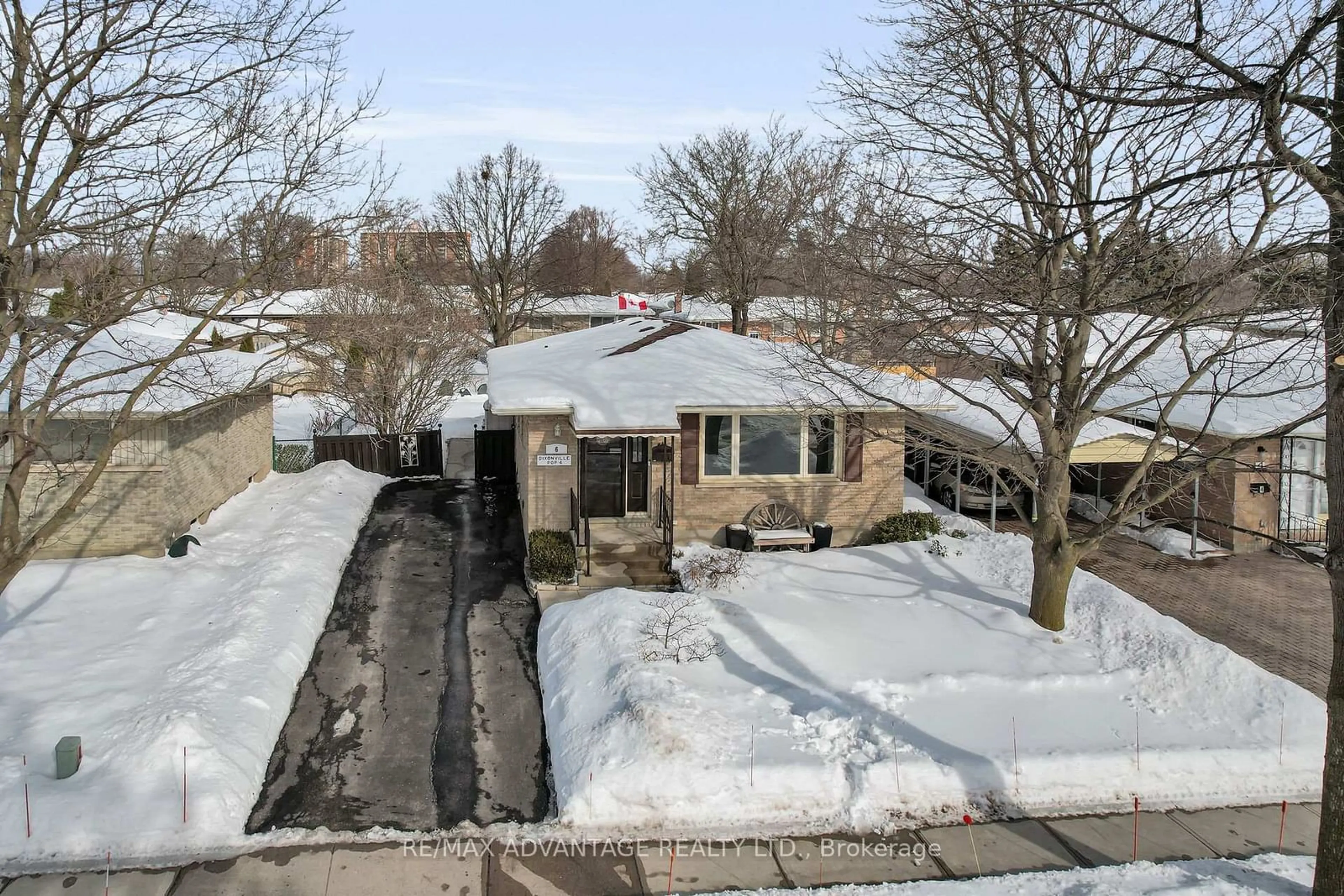 A pic from outside/outdoor area/front of a property/back of a property/a pic from drone, street for 6 Archer Cres, London Ontario N6E 2A5