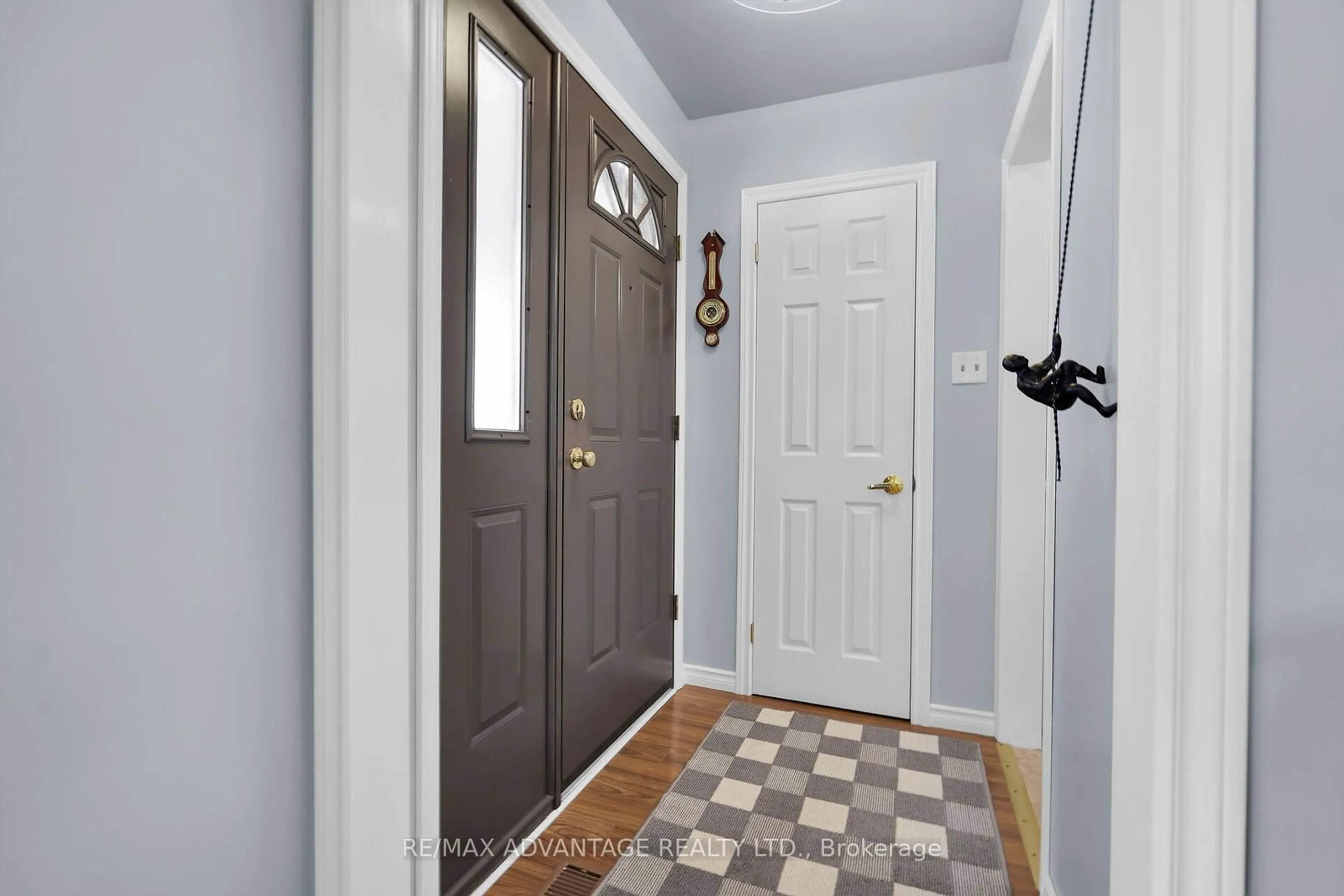 Indoor entryway for 6 Archer Cres, London Ontario N6E 2A5