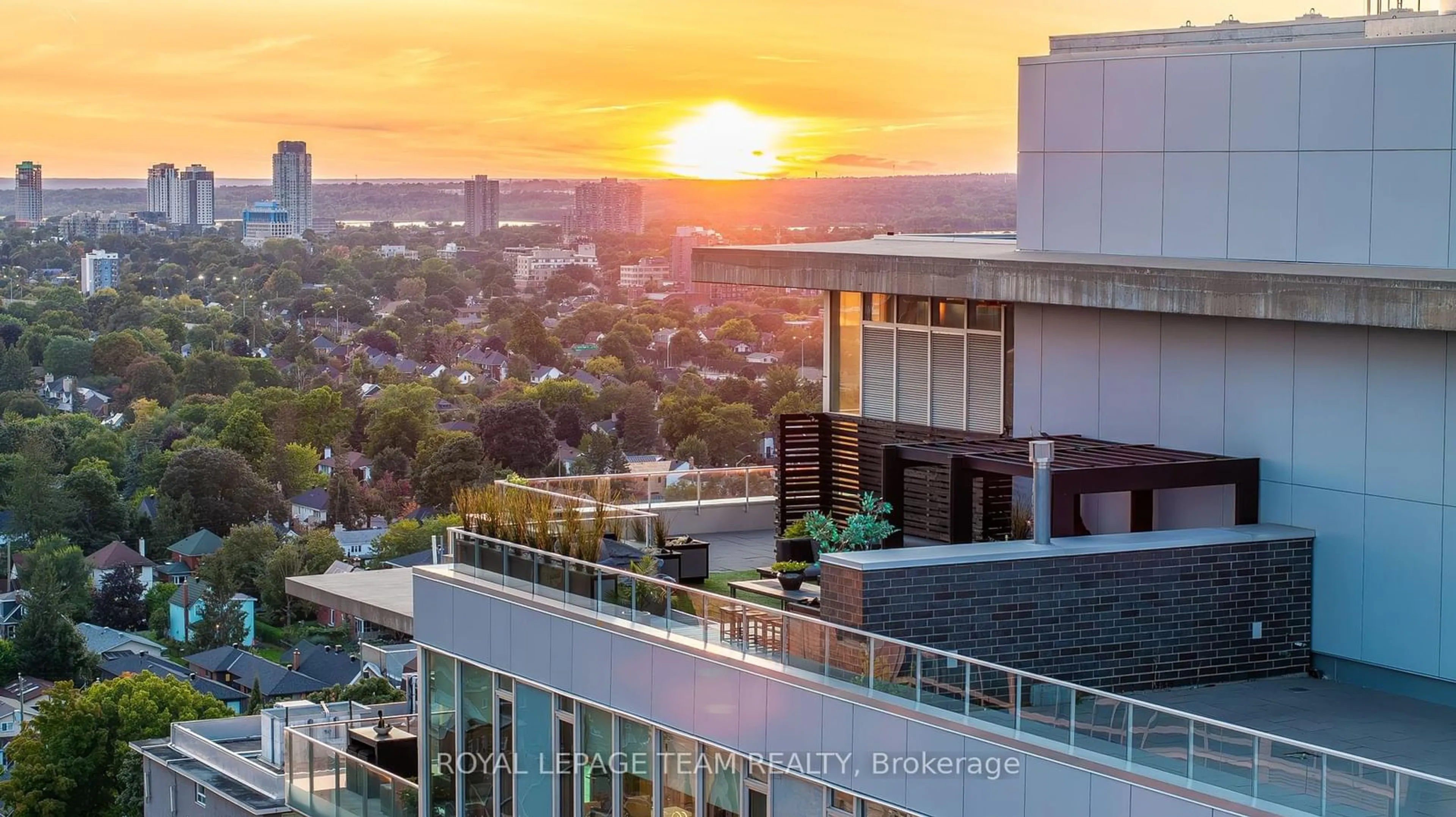 A pic from outside/outdoor area/front of a property/back of a property/a pic from drone, city buildings view from balcony for 111 CHAMPAGNE Ave #2101, Dows Lake - Civic Hospital and Area Ontario K1S 5V3