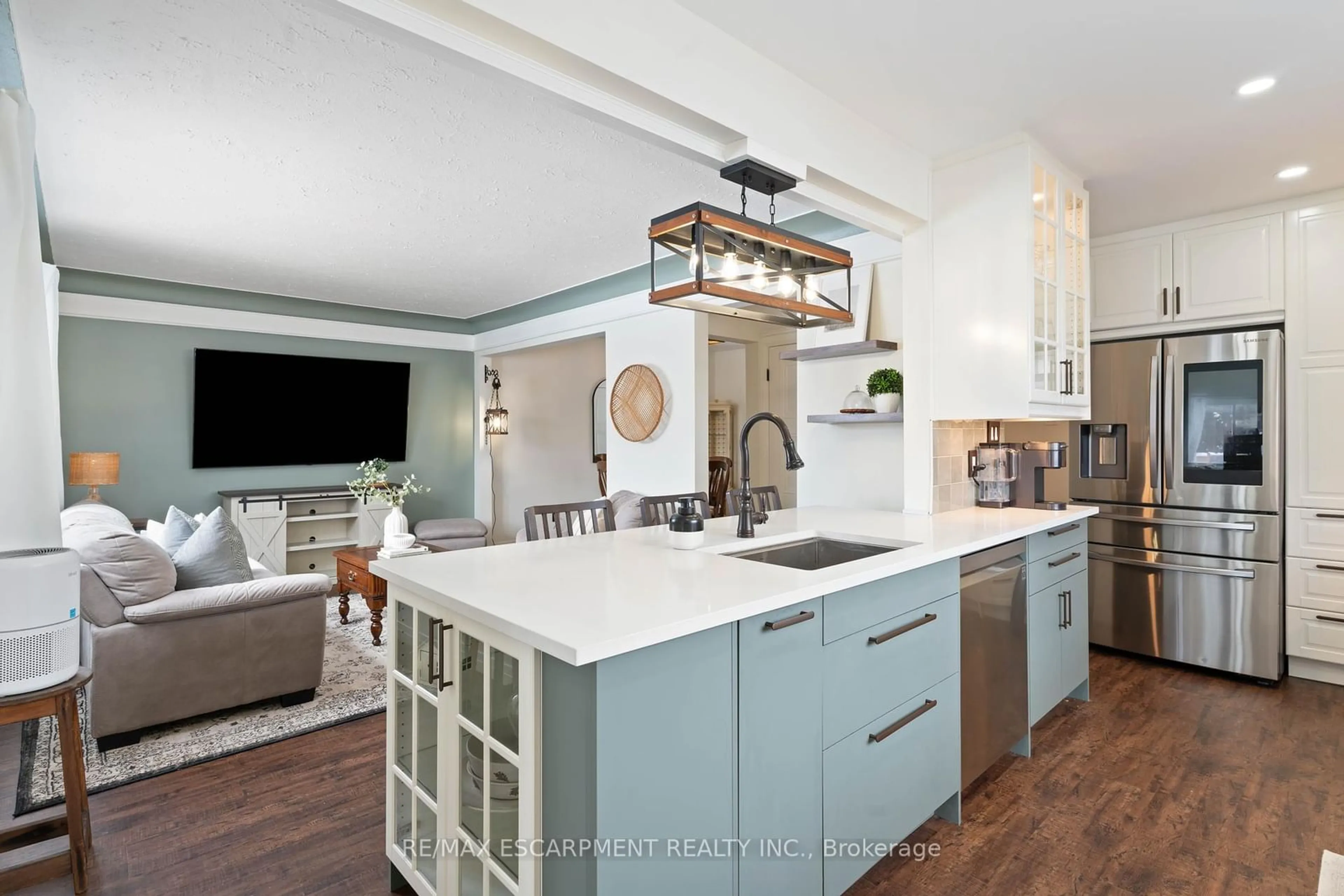 Open concept kitchen, unknown for 18 Flanders Ave, St. Catharines Ontario L2M 5X3