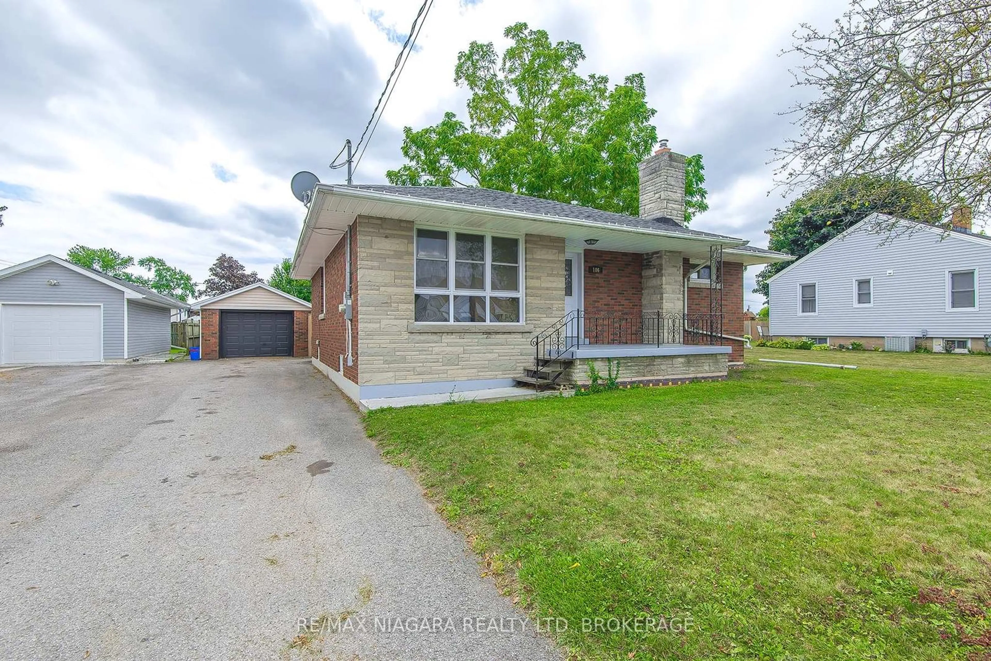 A pic from outside/outdoor area/front of a property/back of a property/a pic from drone, street for 106 Highland Ave, Port Colborne Ontario L3K 3S6