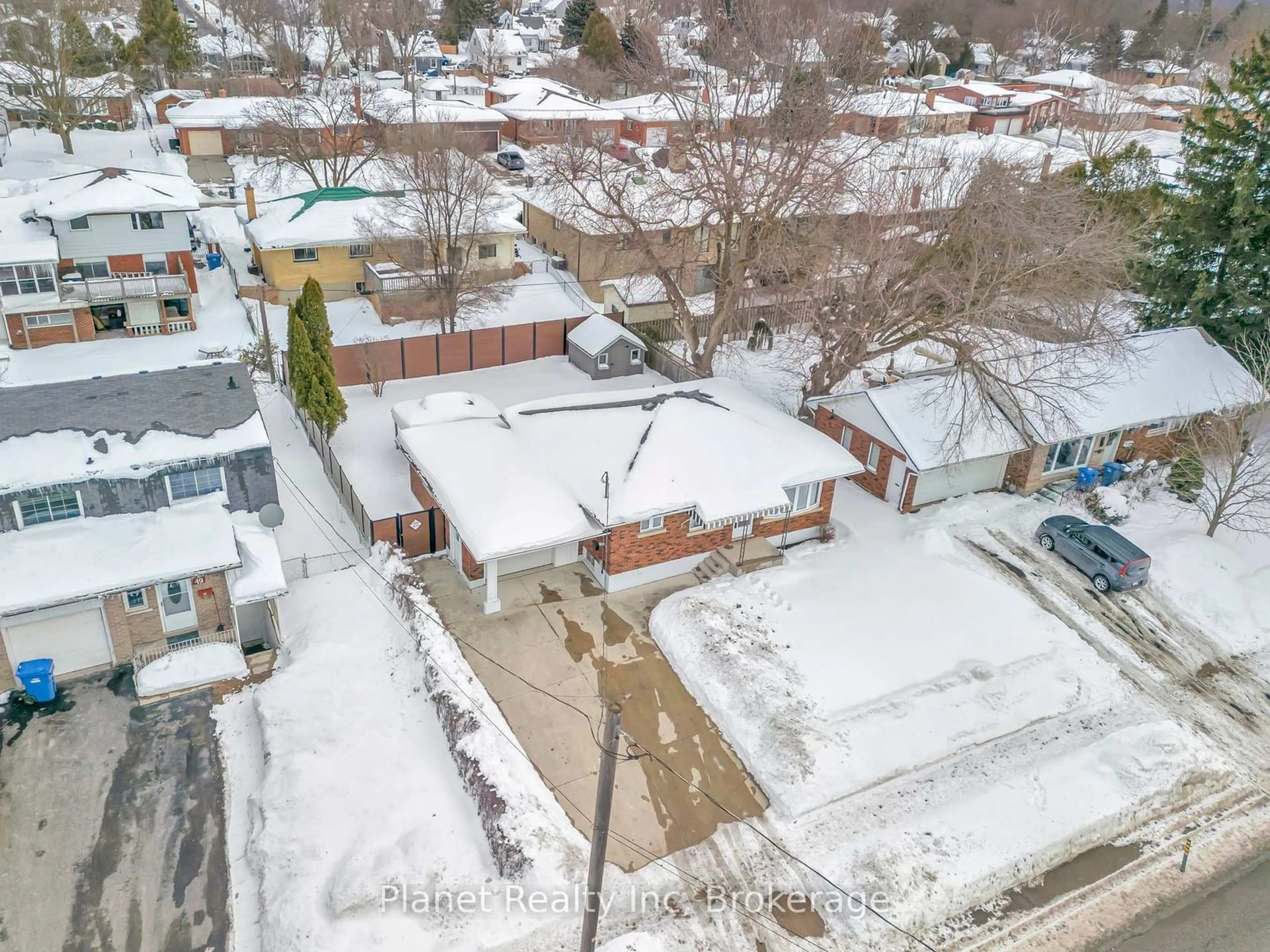 A pic from outside/outdoor area/front of a property/back of a property/a pic from drone, street for 47 Silvercreek Pkwy, Guelph Ontario N1H 3T1