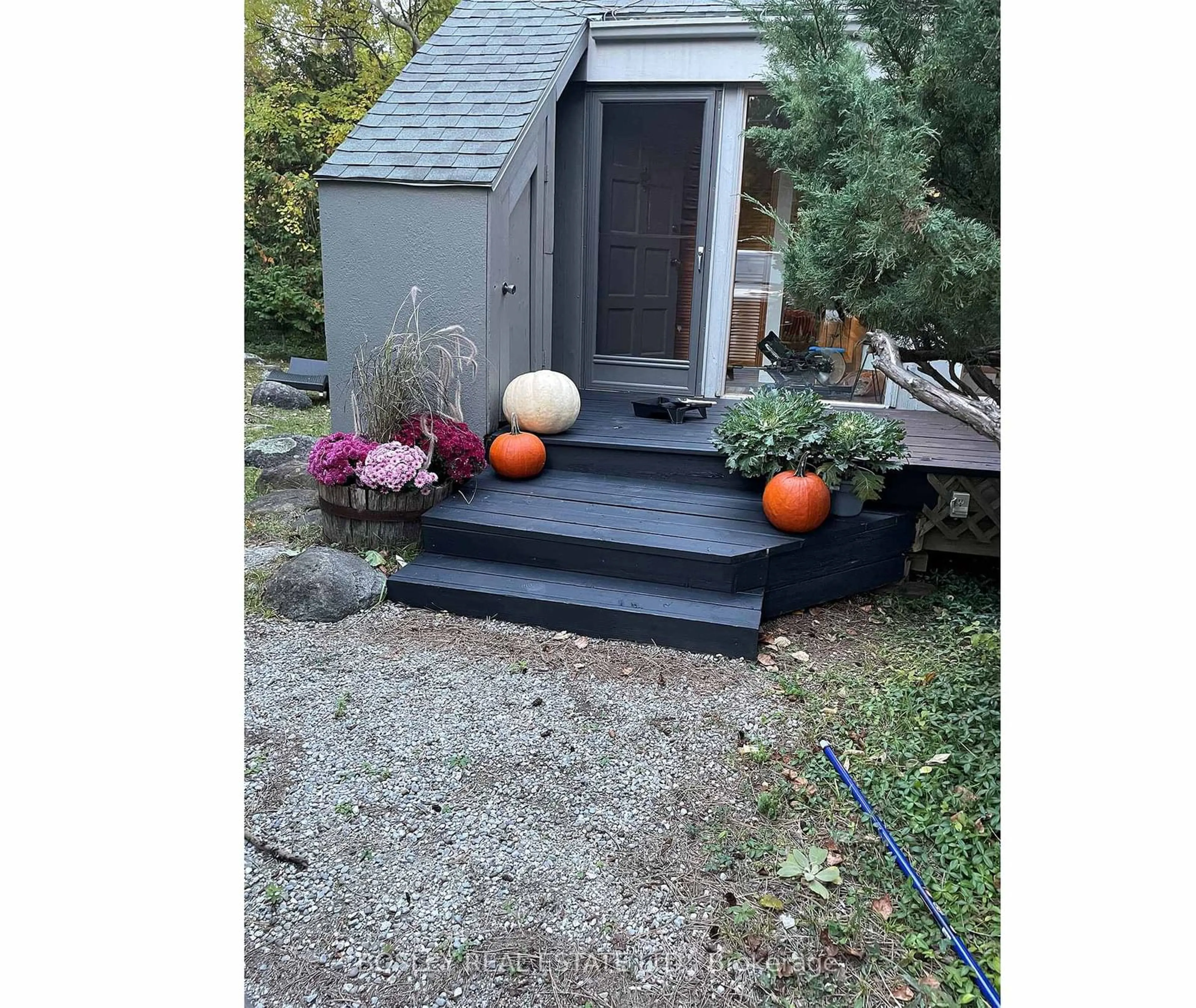 Shed for 101 St Moritz Cres, Blue Mountains Ontario L9Y 0S6