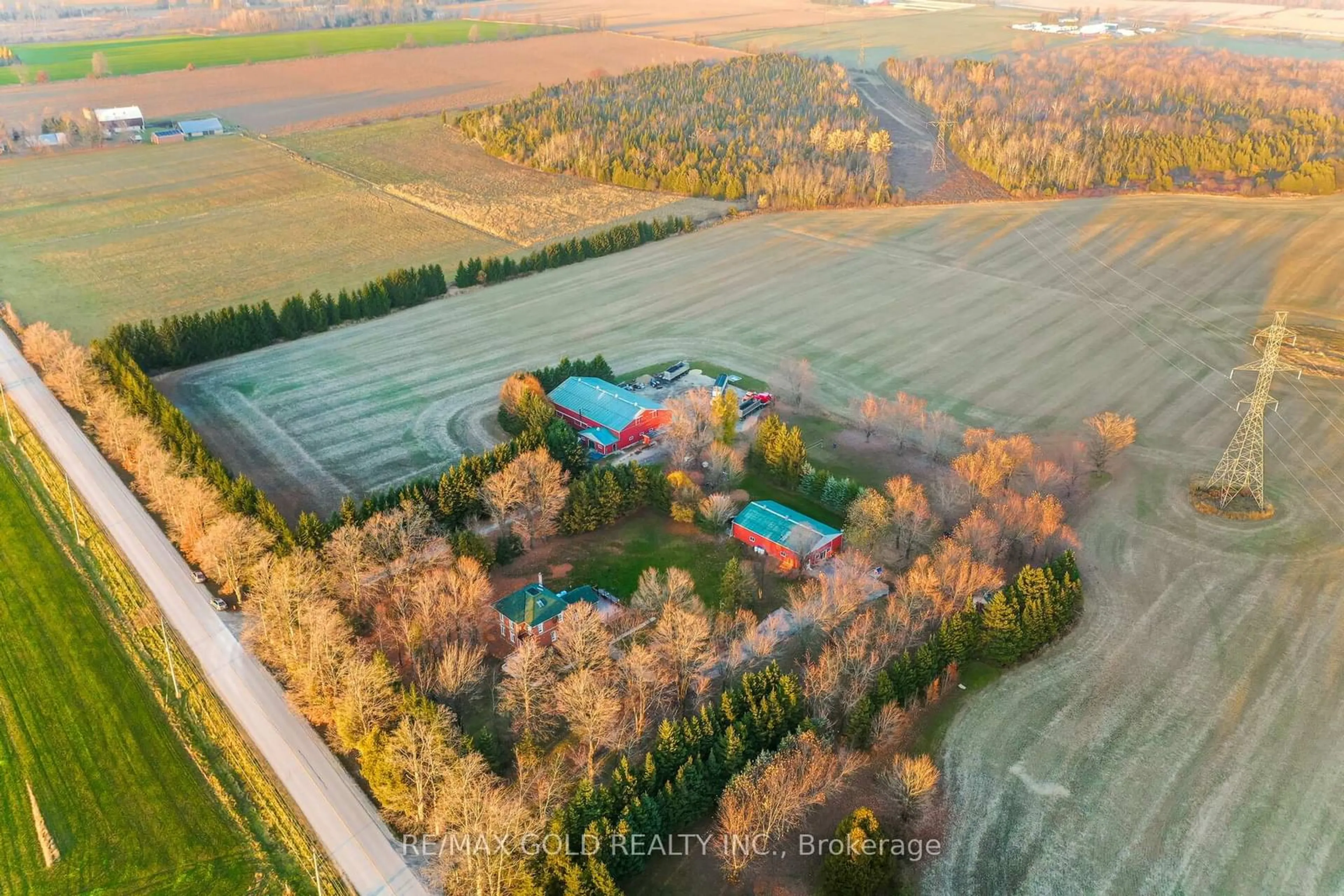 A pic from outside/outdoor area/front of a property/back of a property/a pic from drone, unknown for 593475 Blind Line, Mono Ontario L9W 5N1