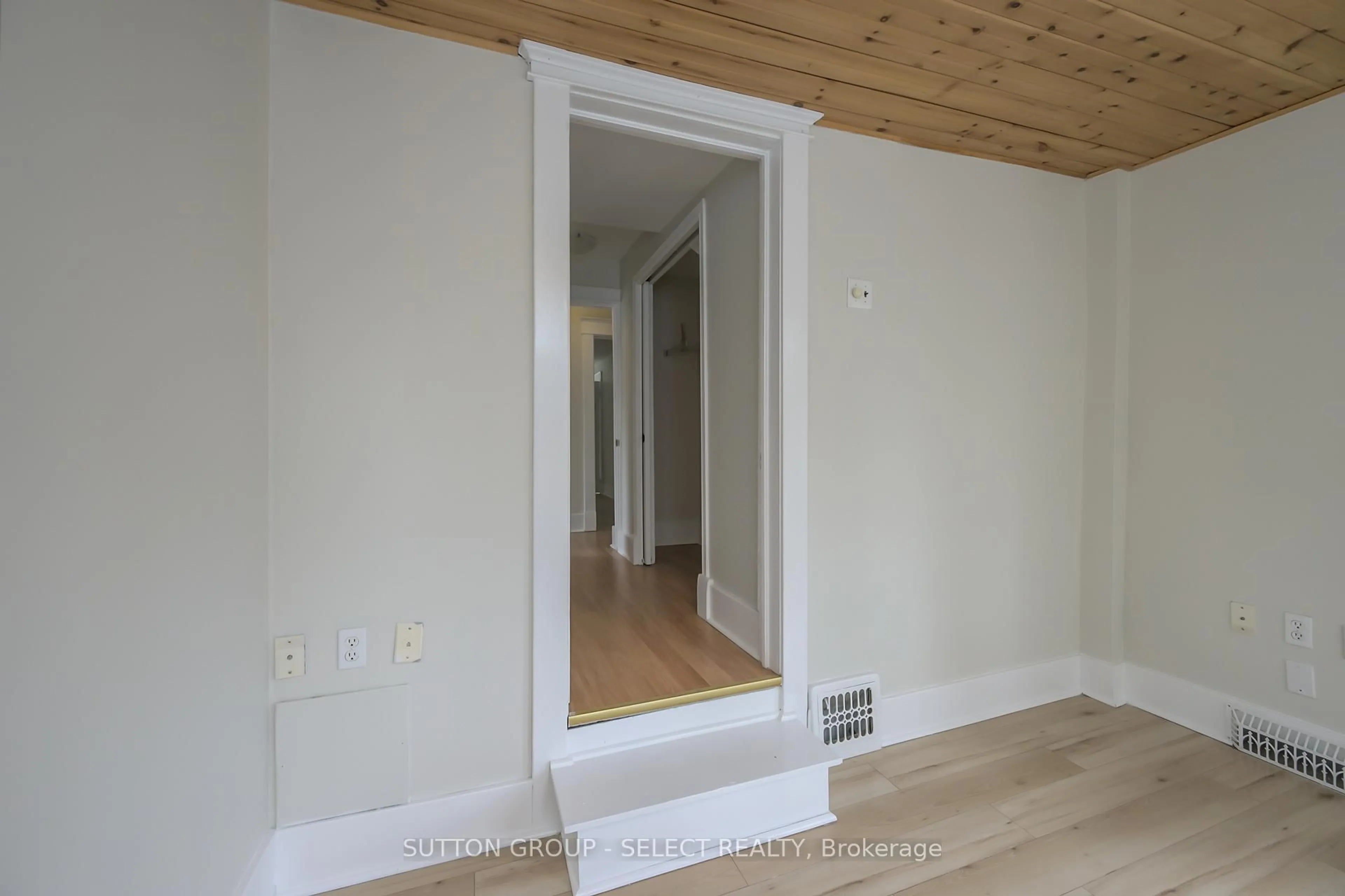 A pic of a room for 883 WATERLOO St, London East Ontario N6A 3W8
