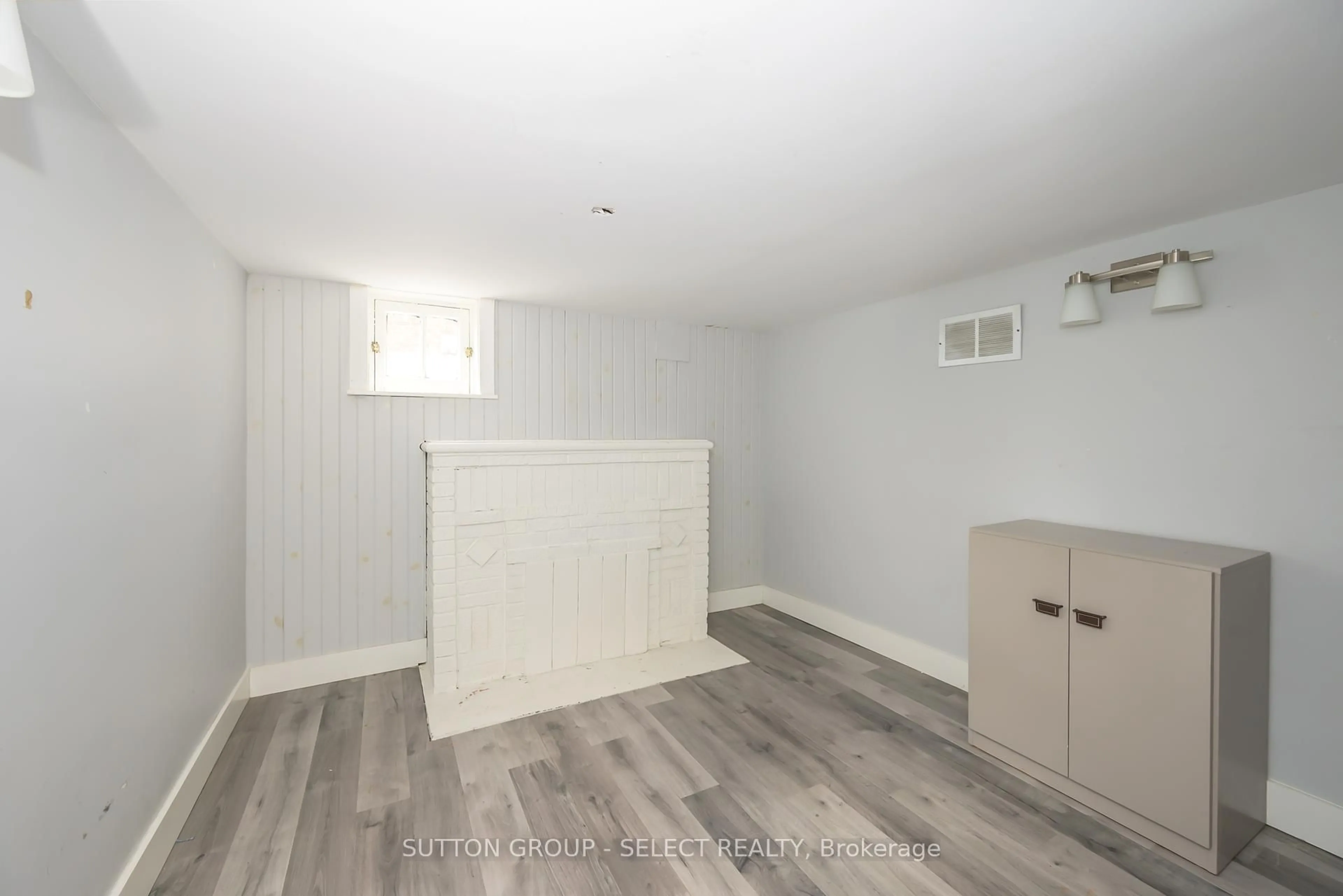 A pic of a room for 883 WATERLOO St, London East Ontario N6A 3W8
