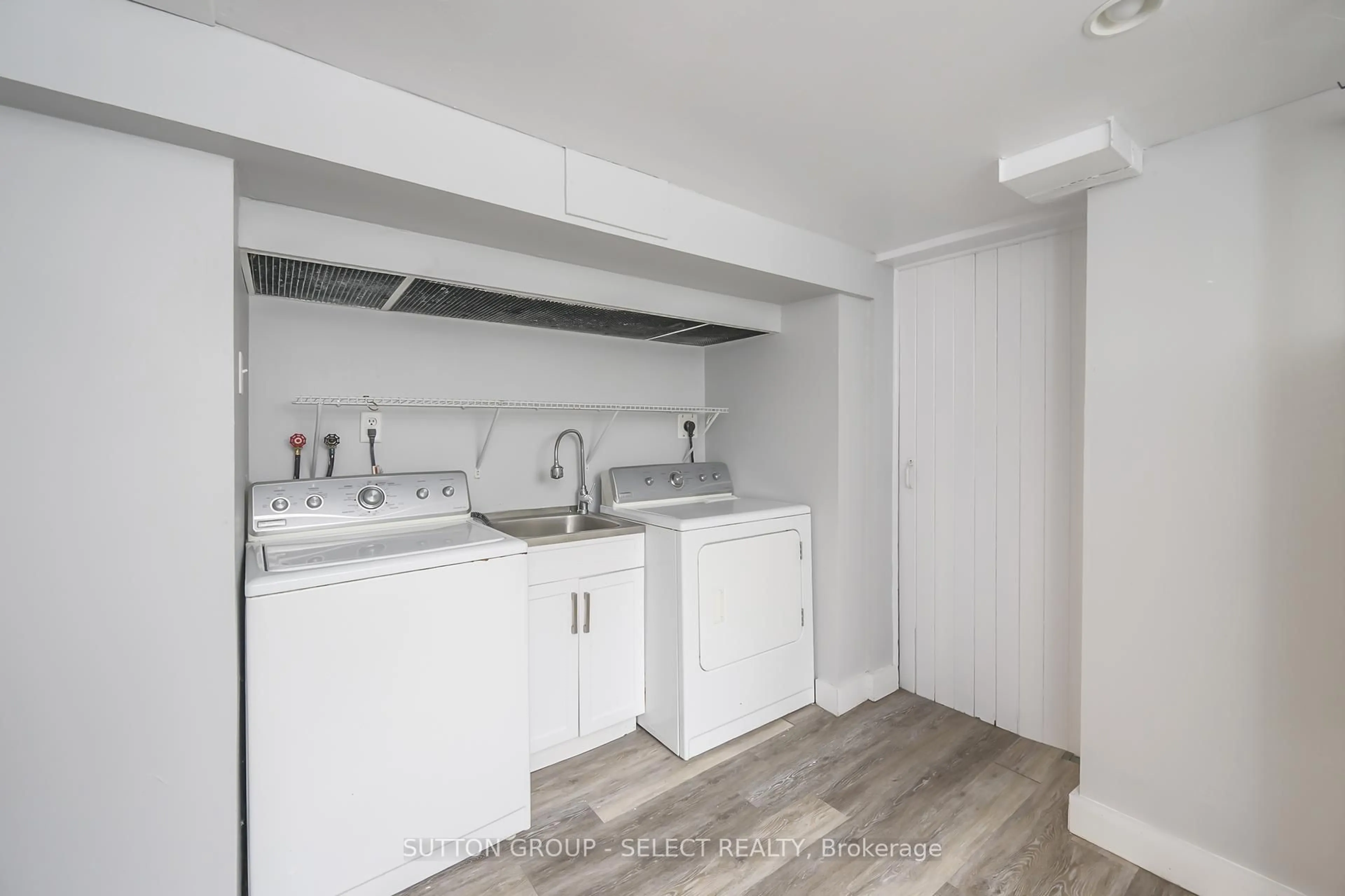 Laundry room for 883 WATERLOO St, London East Ontario N6A 3W8