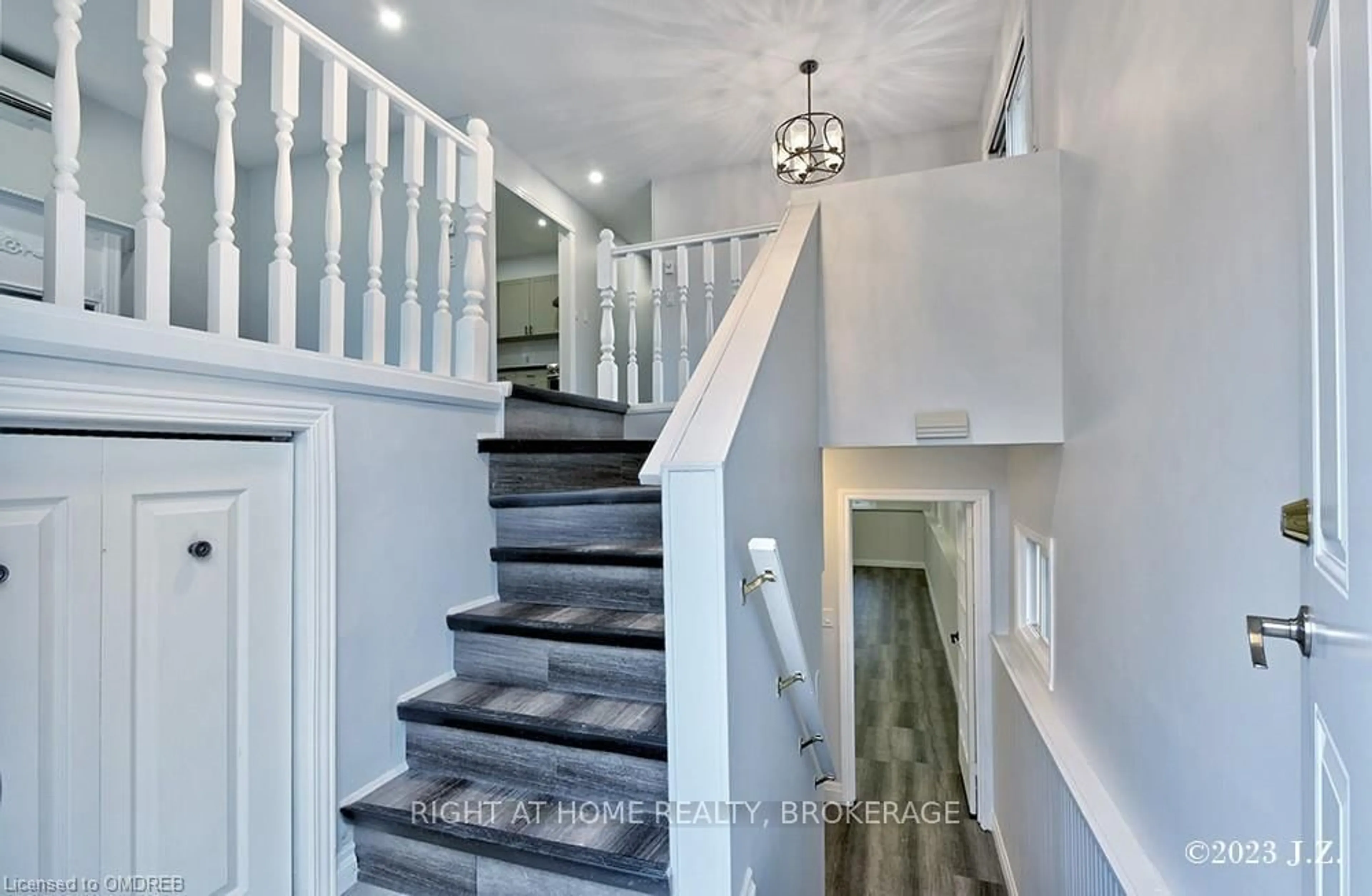 Stairs for 839 Mountain Ash Rd, Peterborough Ontario K9J 8K2