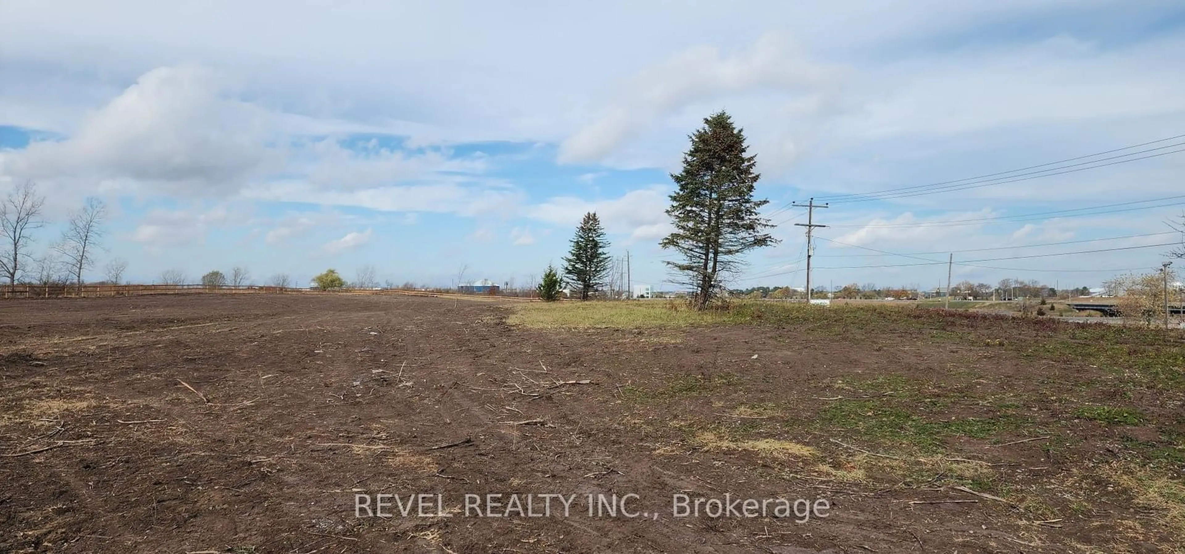 A pic from outside/outdoor area/front of a property/back of a property/a pic from drone, forest/trees view for 260 Colborne St, Welland Ontario L3B 3P1